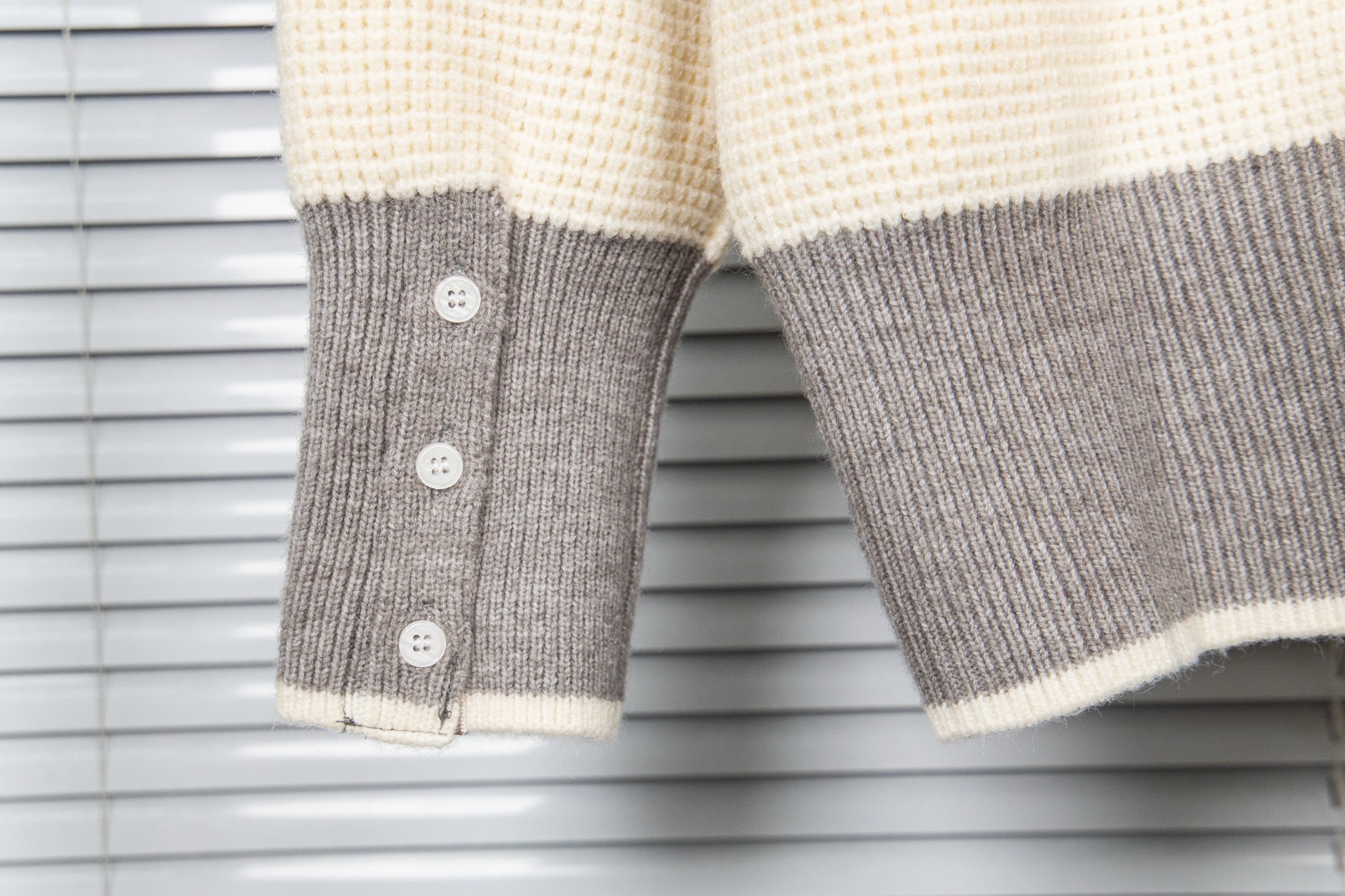 ThomBrowne London Knitwear Collection: Golf-Inspired Knitting in Arctic Style - 图片 6