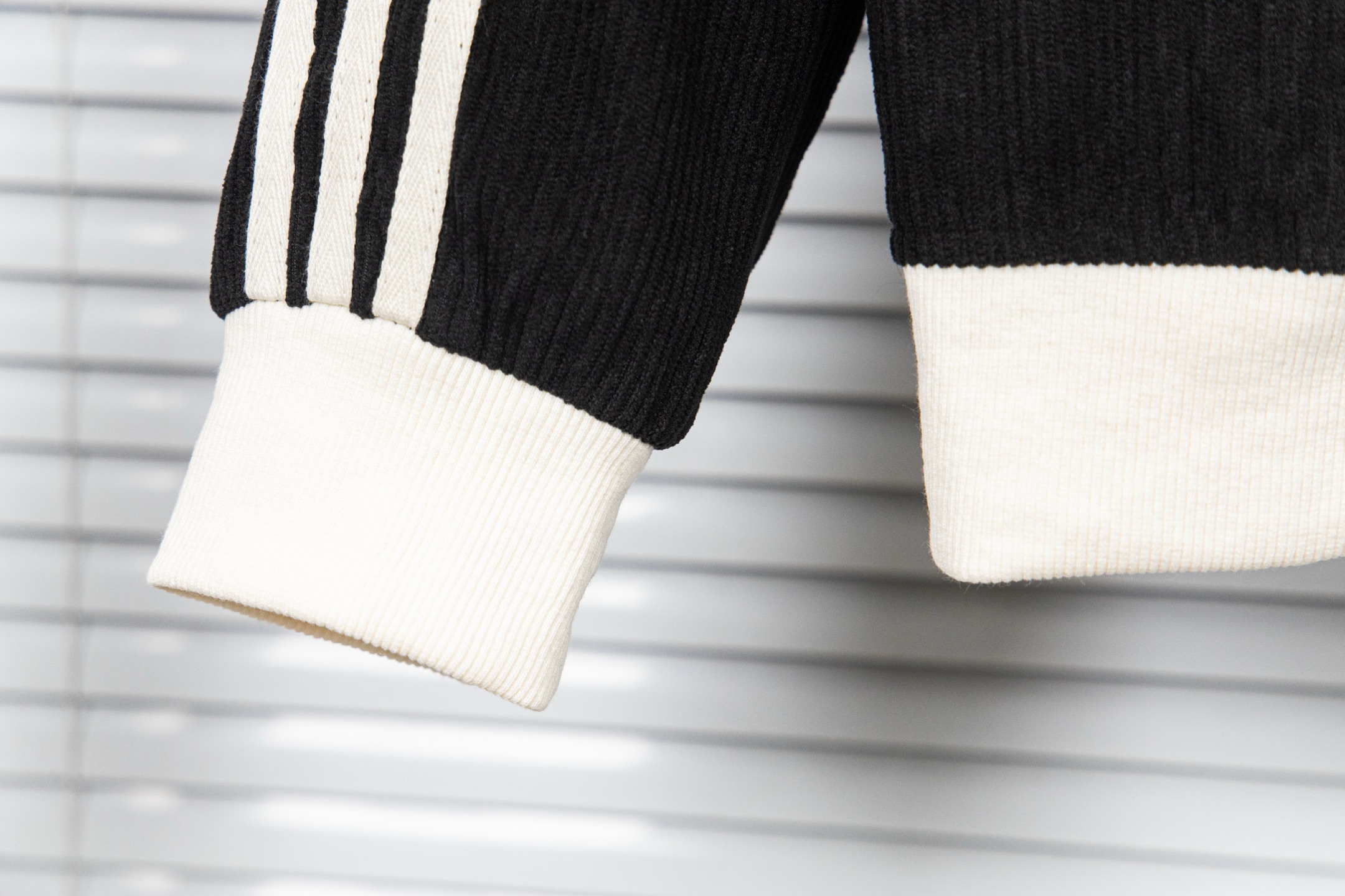 Adidas Three-leaf Waffle Sports Coat for Youth: Beige and Black Options, Sizes M-XL - 图片 7