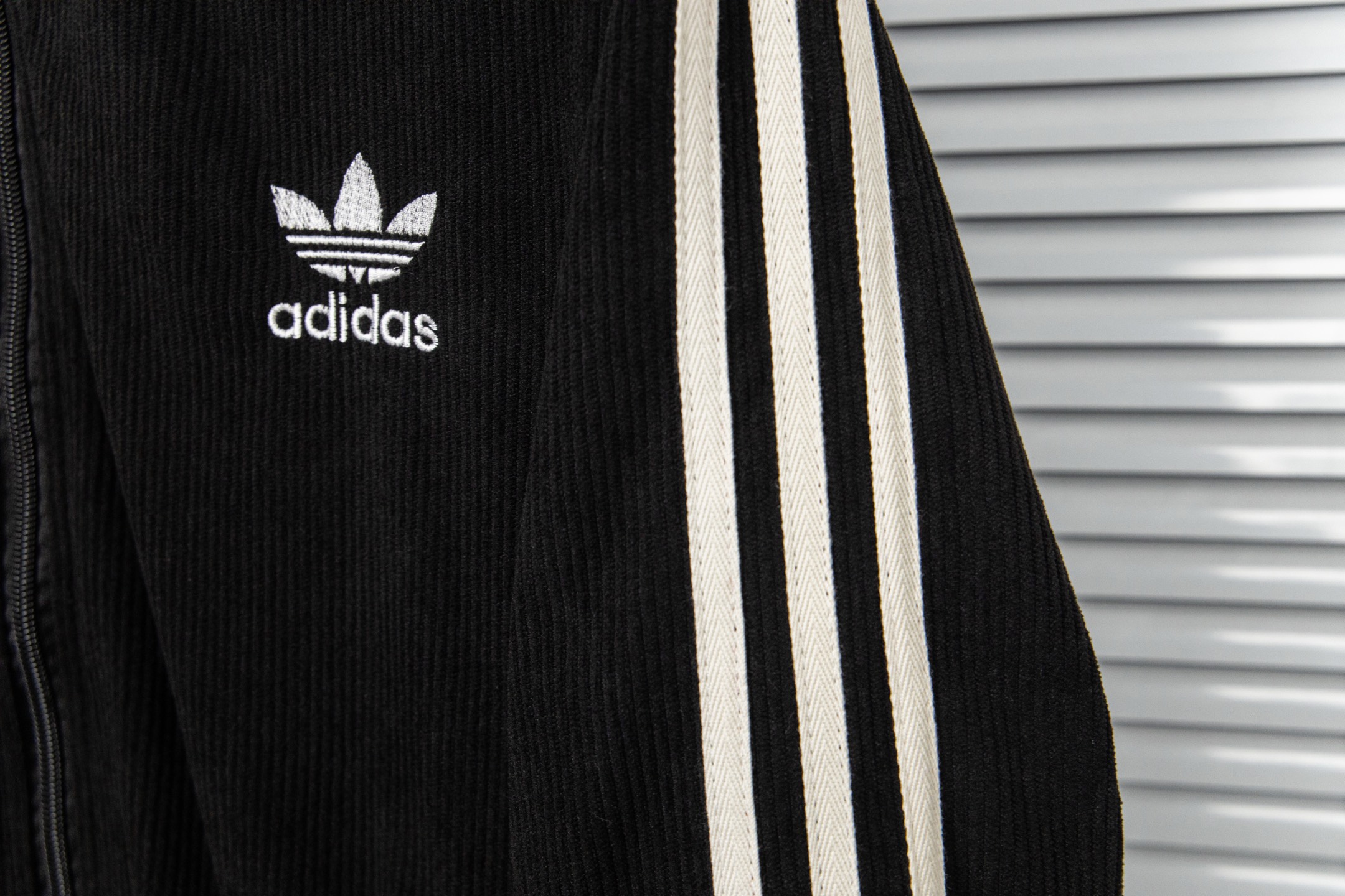 Adidas Three-leaf Waffle Sports Coat for Youth: Beige and Black Options, Sizes M-XL - 图片 8