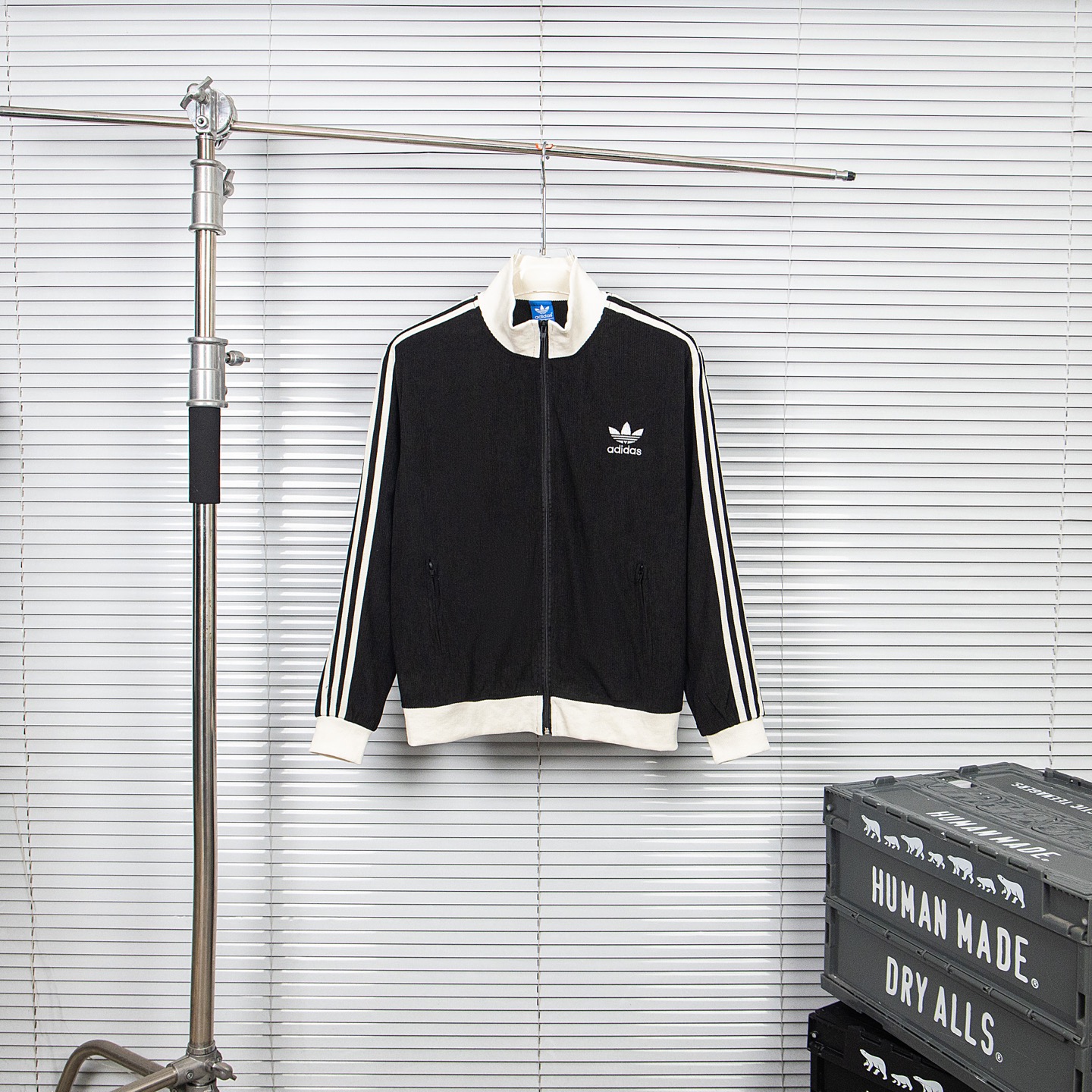 Adidas Three-leaf Waffle Sports Coat for Youth: Beige and Black Options, Sizes M-XL