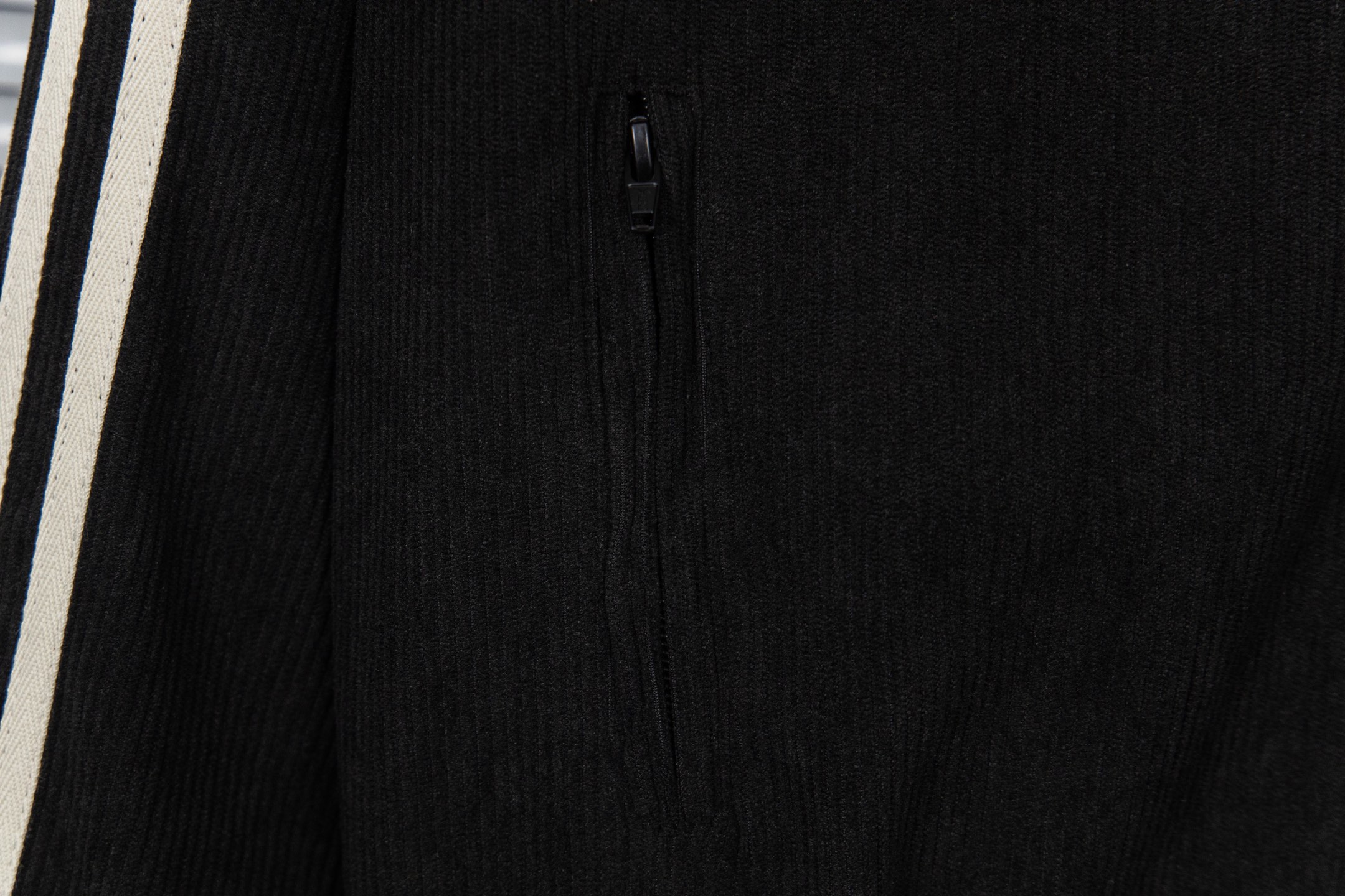 Adidas Three-leaf Waffle Sports Coat for Youth: Beige and Black Options, Sizes M-XL - 图片 4