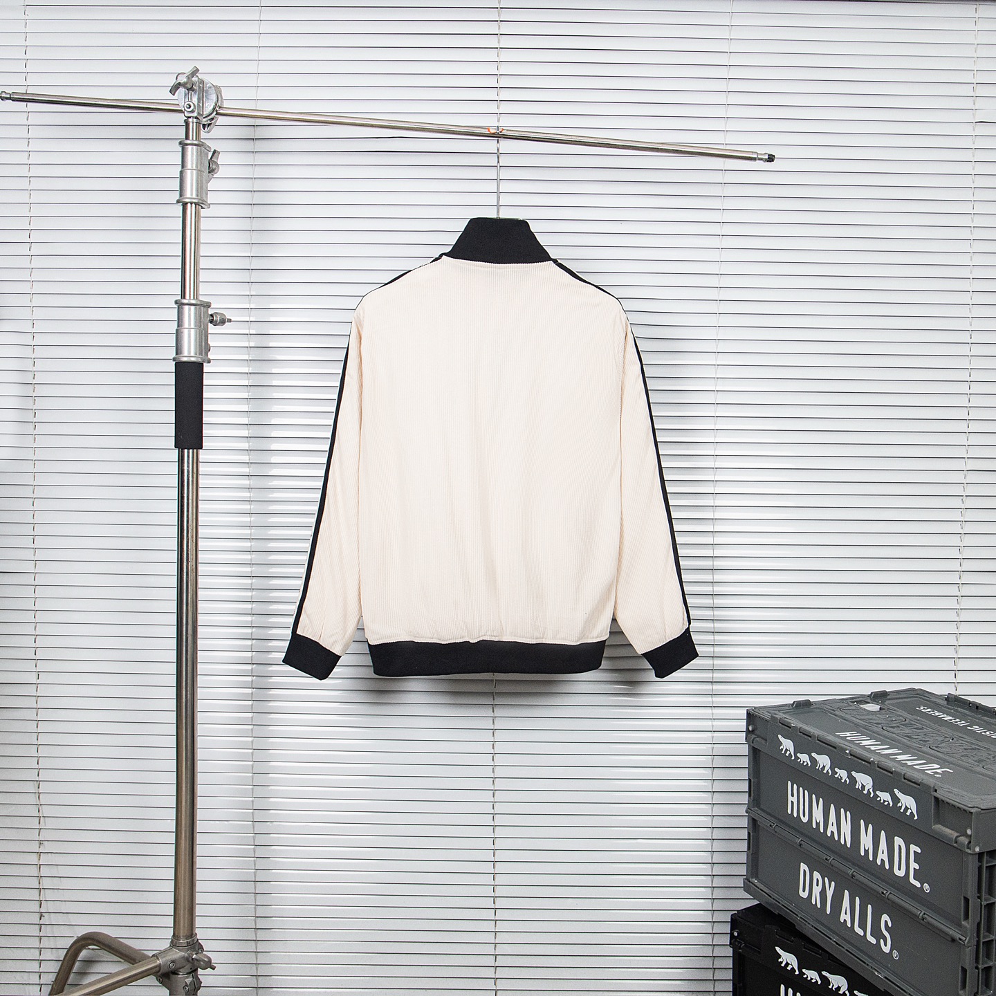 Adidas Three-leaf Waffle Sports Coat for Youth – Beige/Black, Sizes M-XL - 图片 2