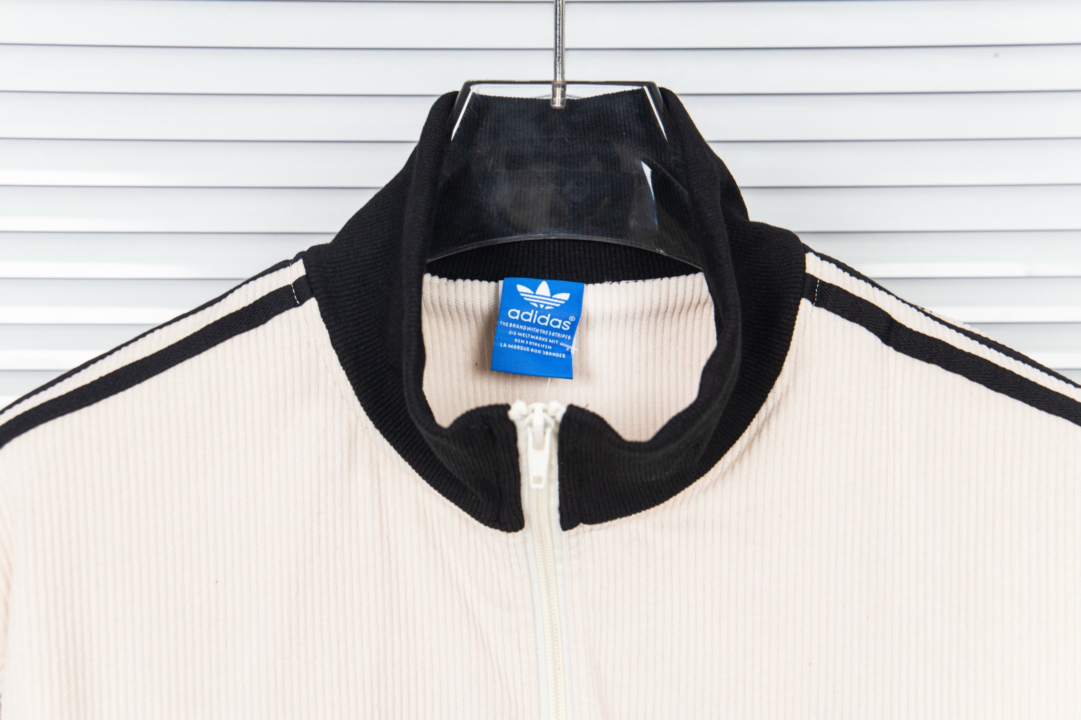 Adidas Three-leaf Waffle Sports Coat for Youth – Beige/Black, Sizes M-XL - 图片 6