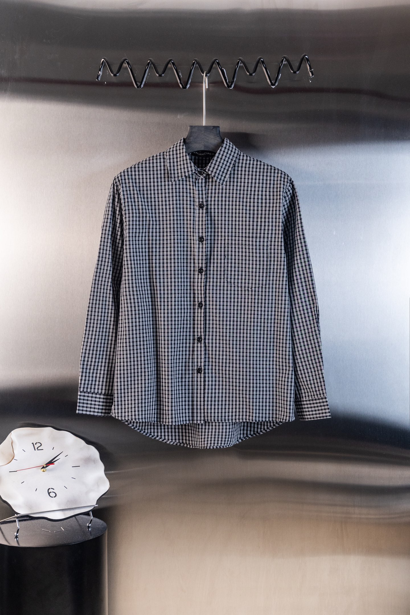 P105 Número de estilo: W03 Camiseta a cuadros teñida con hilo con letras del LOGOTIPO de espalda clásica de Balenciaga …