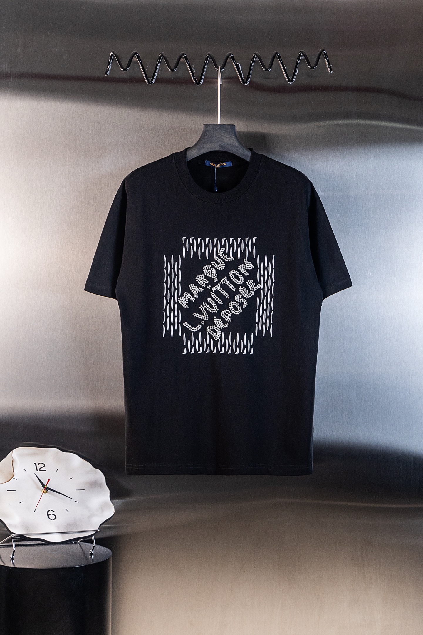 P90 Número de modelo: M03 Louis Vuitton Camiseta de manga corta con bordado de perlas de la colaboración de Pharrell 24…