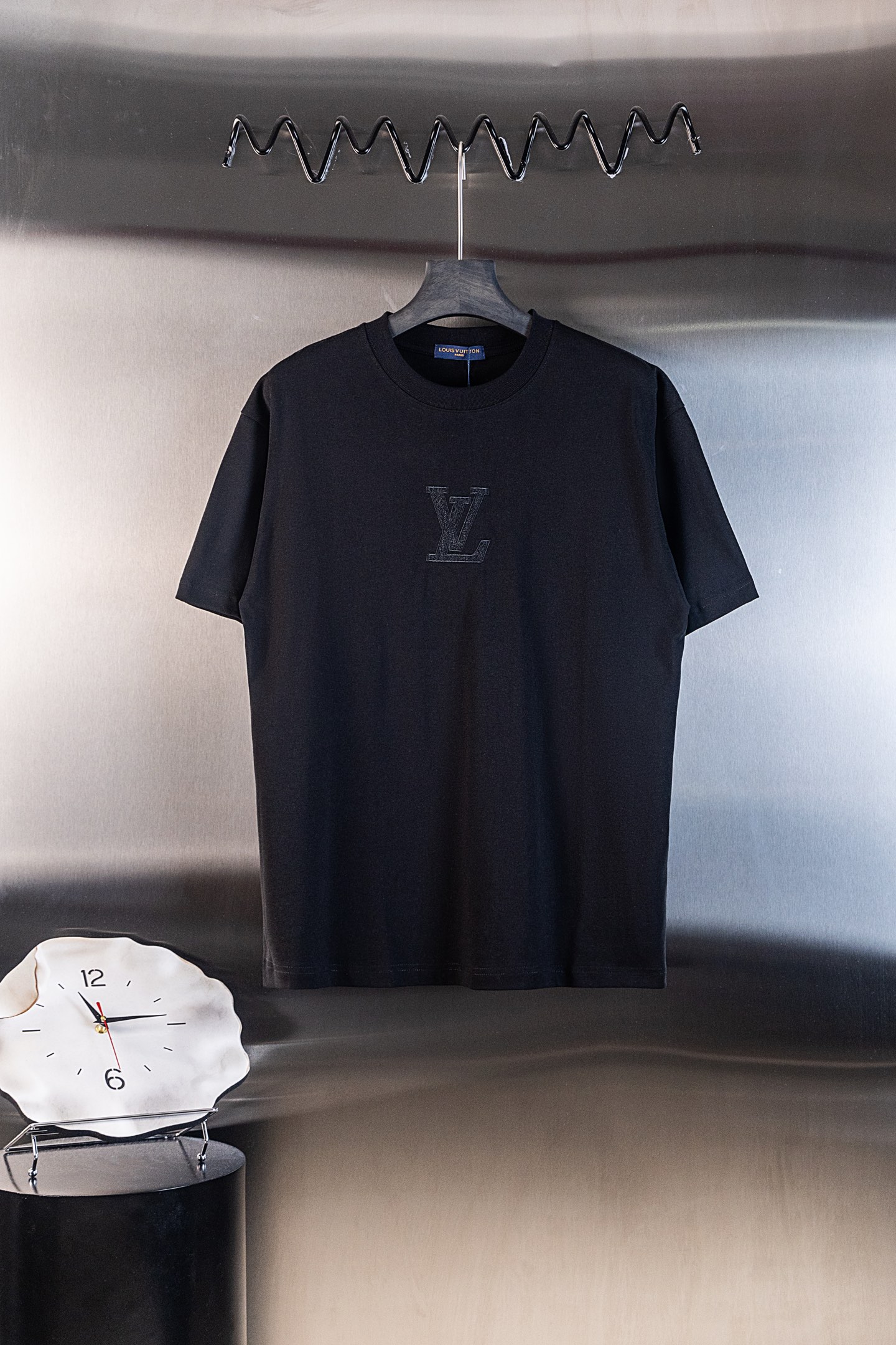 P80 Número de modelo: M04 Louis Vuitton Camiseta de manga corta con bordado de letras, tela de 280 gramos, teñida a alt…