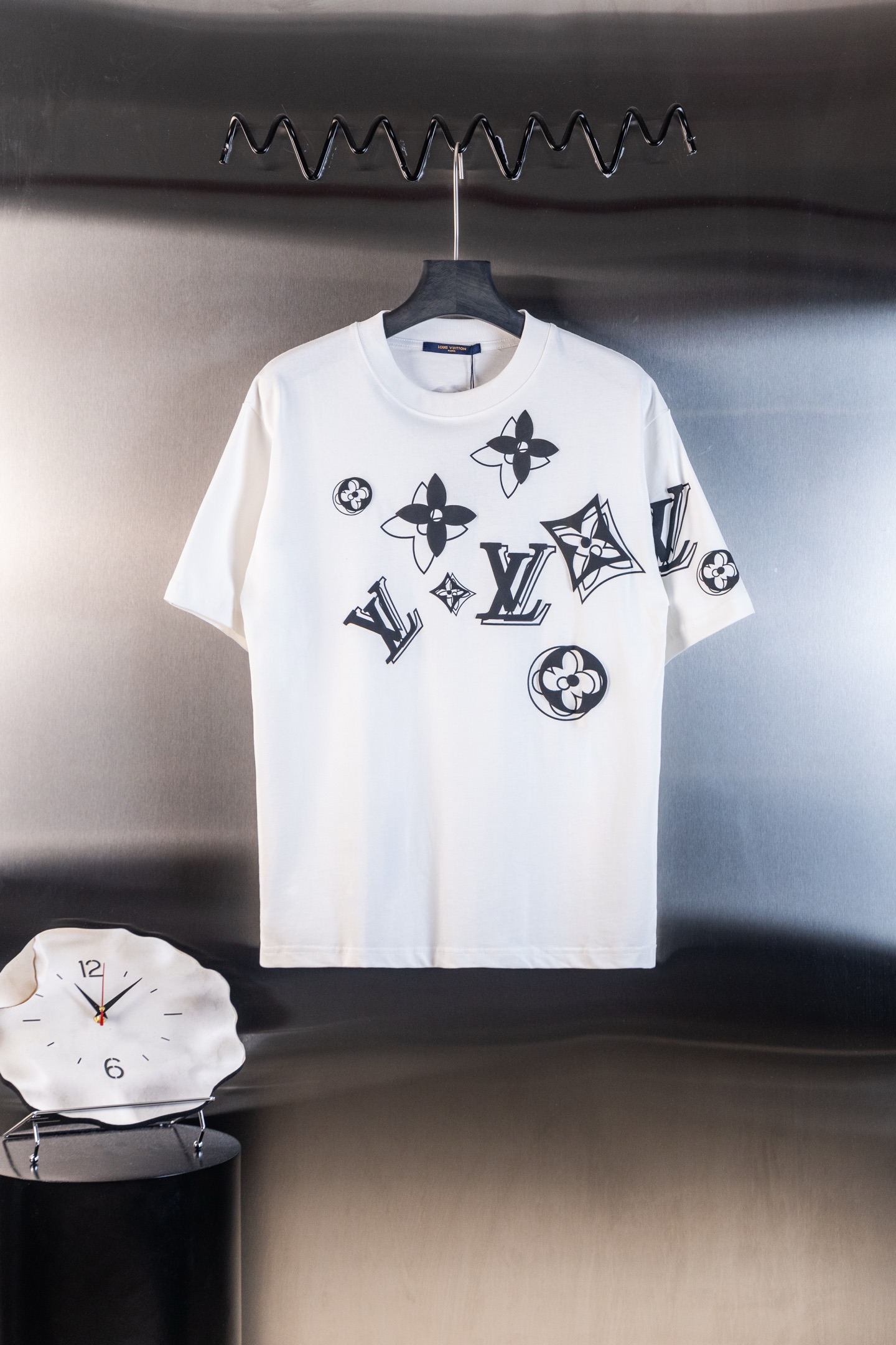 P80 Número de modelo: M05 Louis Vuitton Camiseta de manga corta con bordado de letras, tela de 280 gramos, teñida a alt…