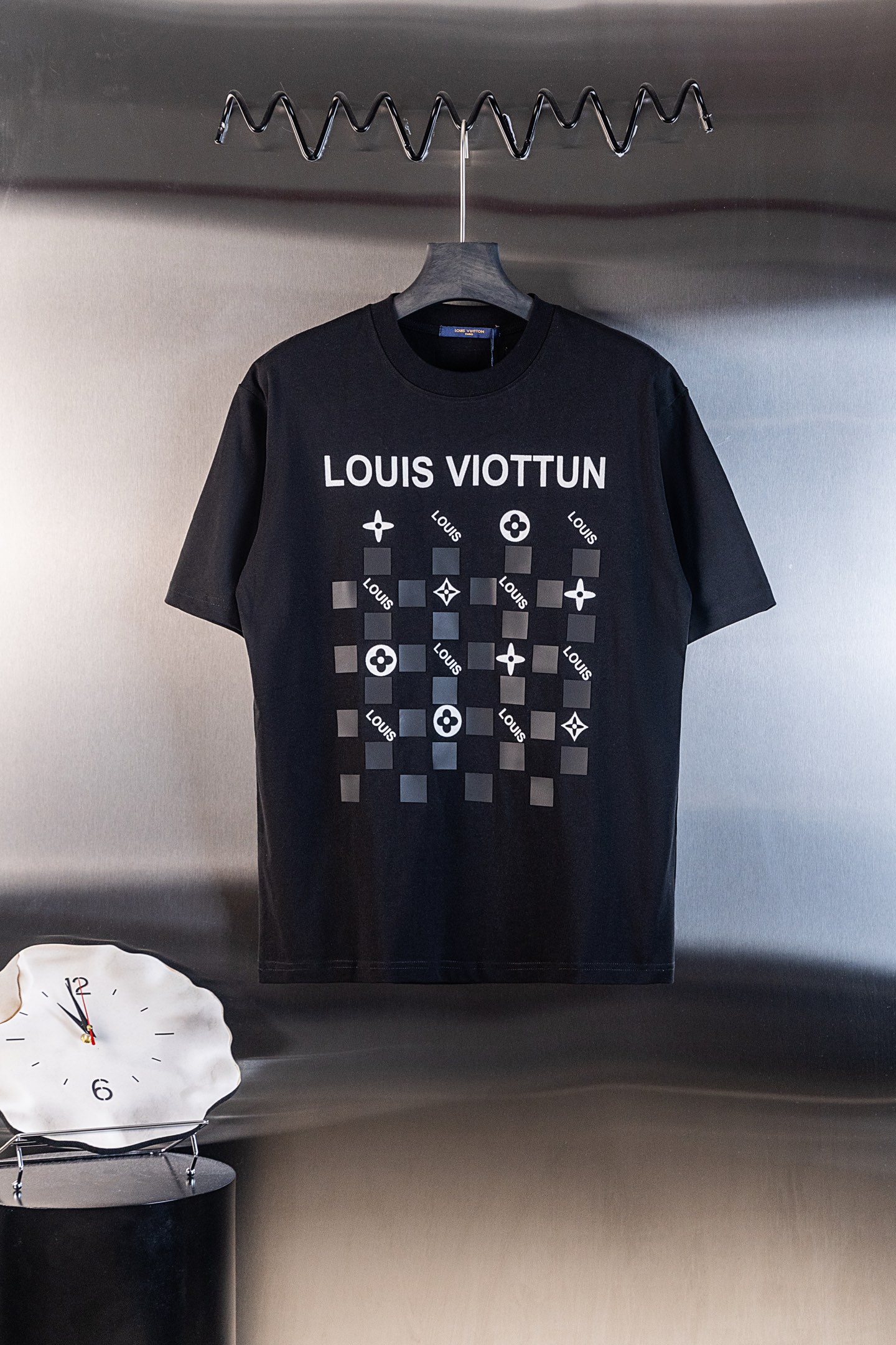 P80 Número de modelo: D10 LV Louis Vuitton Camiseta de manga corta con estampado tridimensional de tablero de ajedrez e…