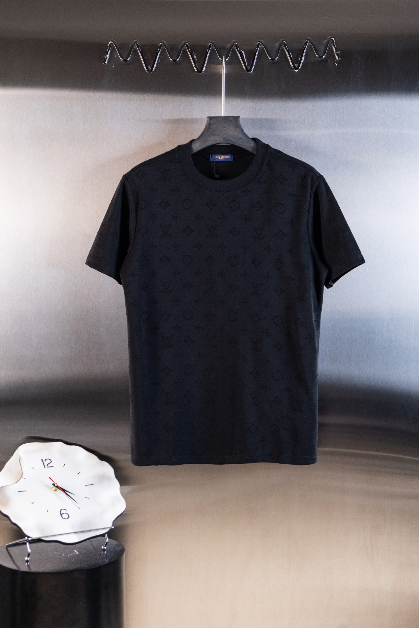 P75 Nº de modelo: L09 🔥Louis Vuitton Lv 驴家 Camiseta de manga corta con logo de letras jacquard y patrón de trébol de c…