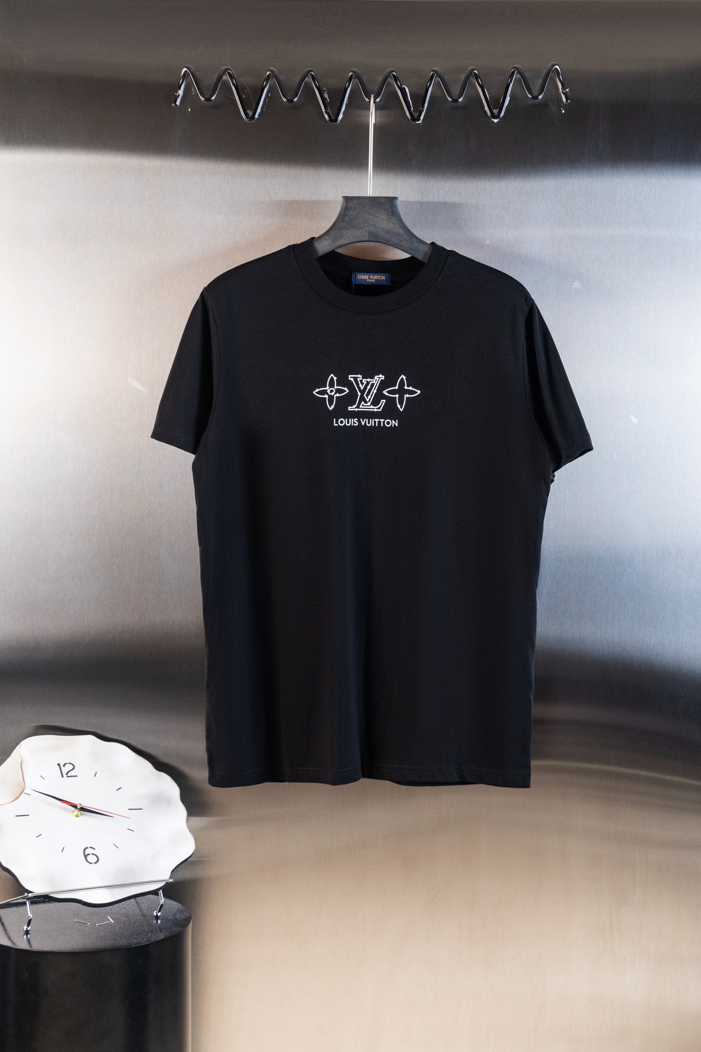 P75 Nº de modelo: L16 LOUIS VUITTON* Camiseta de manga corta nueva de Louis Vuitton 2025, con estampado de logo de tréb…