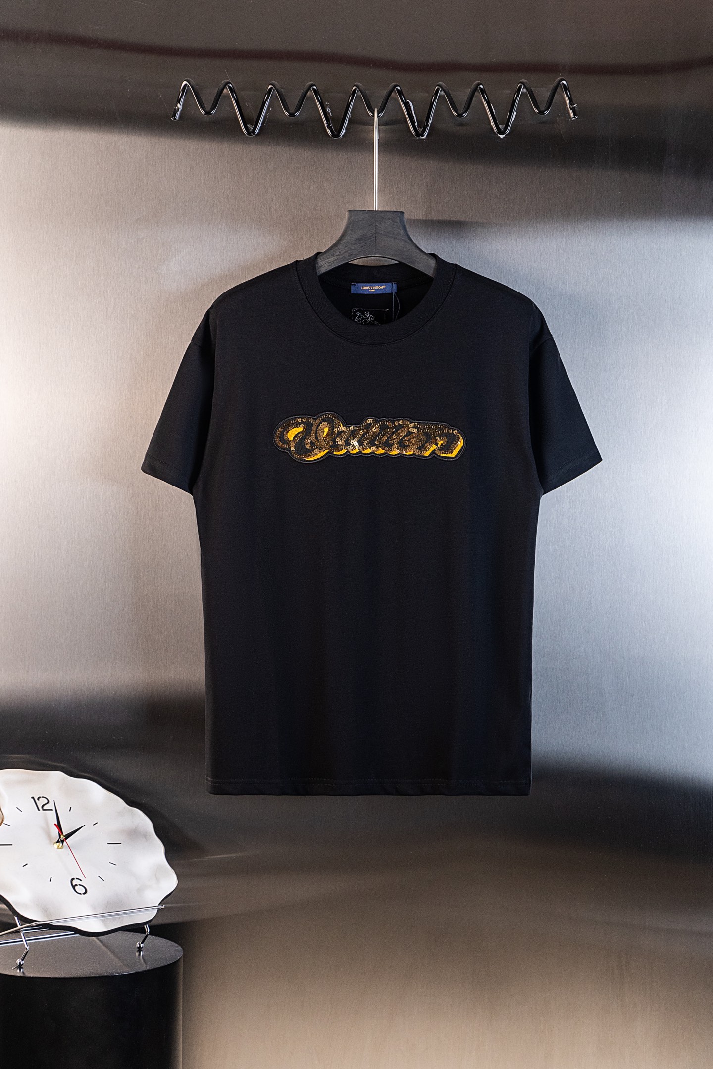 P85 Modelo: X06 2026s Primavera/Verano Louis Vuitton LV camiseta de manga corta unisex con cuentas y lentejuelas, camis…