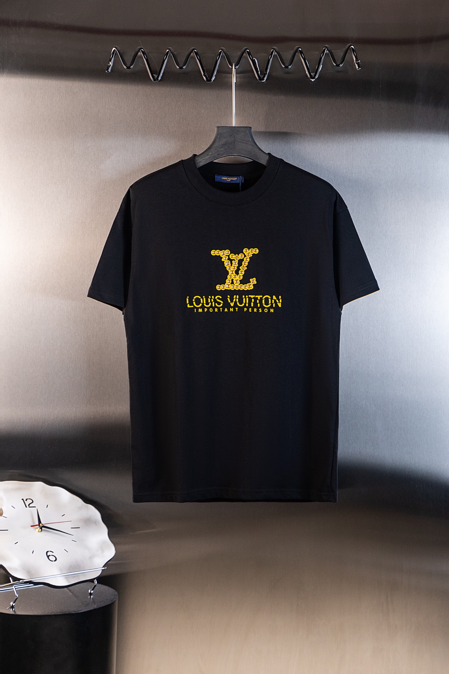 P85 Modelo: X08 2026s Primavera/Verano Louis Vuitton LV camiseta de manga corta unisex con efecto gelatina tridimension…