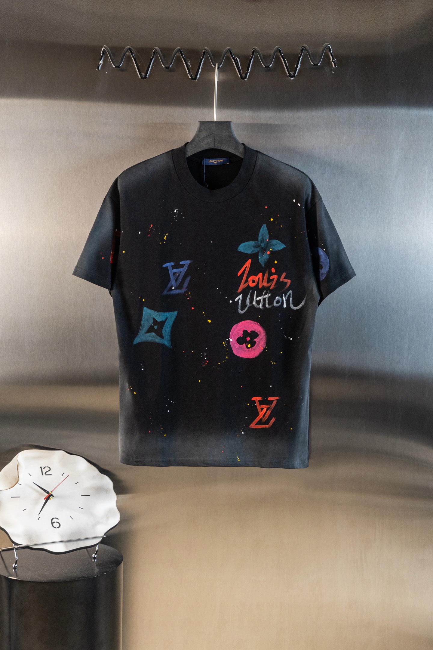 P80 N.º de modelo: X27 Camiseta de cuello redondo de Louis Vuitton LV de principios de 2026 con pintura a mano y salpic…