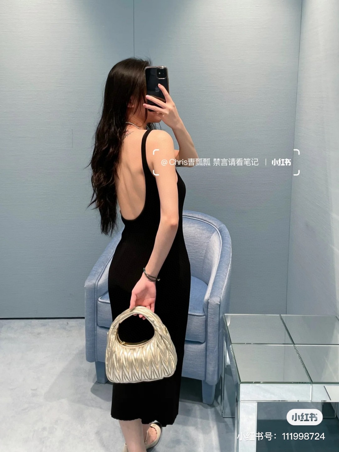 Miumiu 24春夏新款 U型露背性感针织连衣裙 黑，白色SML