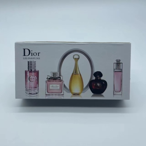 Dior Perfume Miniature Set - Miss Dior, J'adore, Poison, and More - 5 x 5ml 1 Dior Perfume Miniature Set - Miss Dior, J'adore, Poison, and More - 5 x 5ml