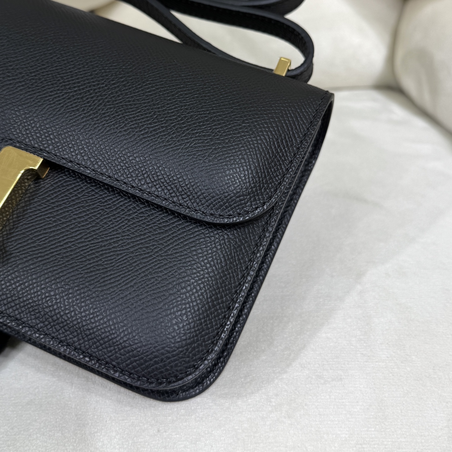 Elegant Elan Bag: Versatile & Chic for Work, Events, & Everyday Use 8 i1760255202673 6954 0 6