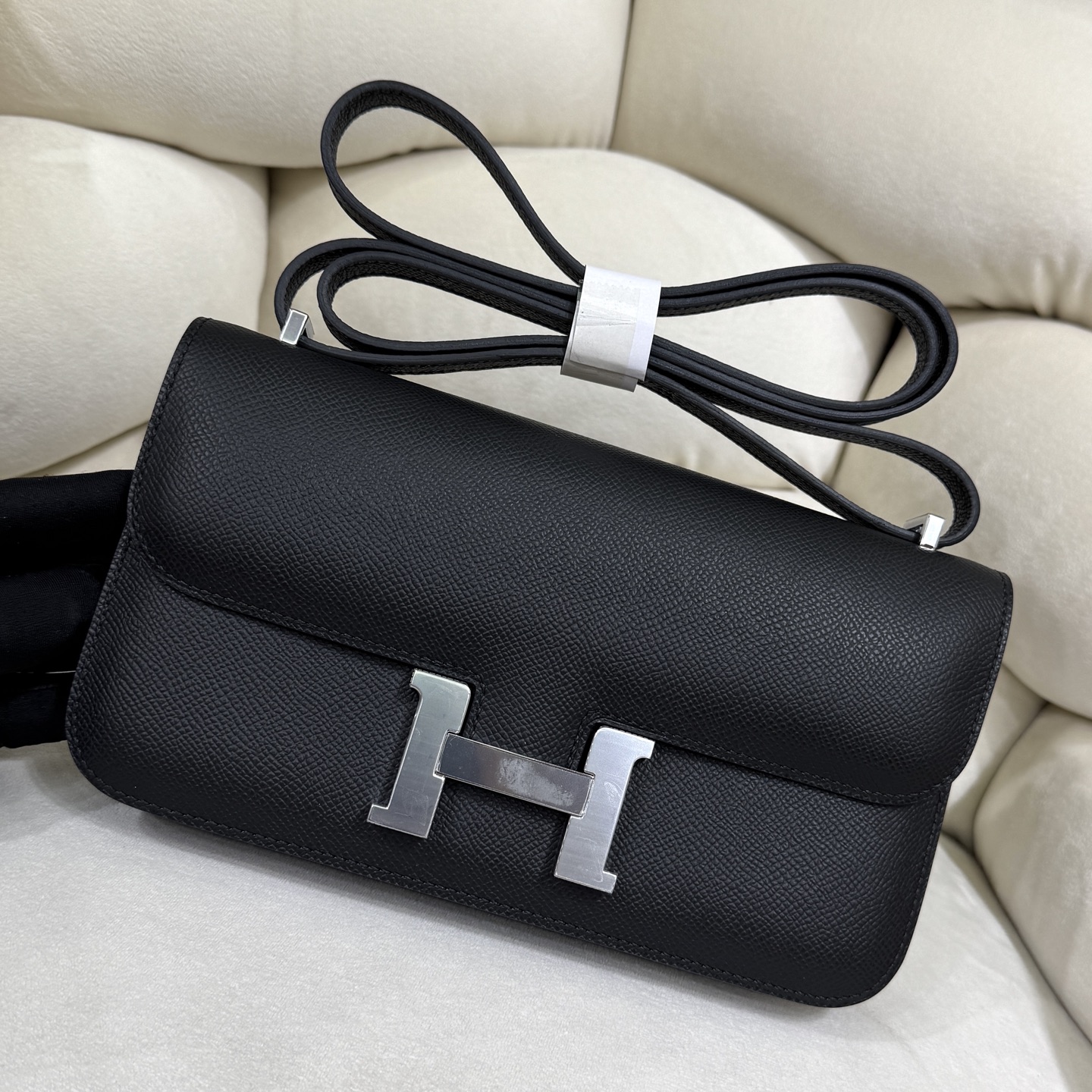 Elegant Elan Shoulder Bag: Versatile Design for Work, Events & Daily Use