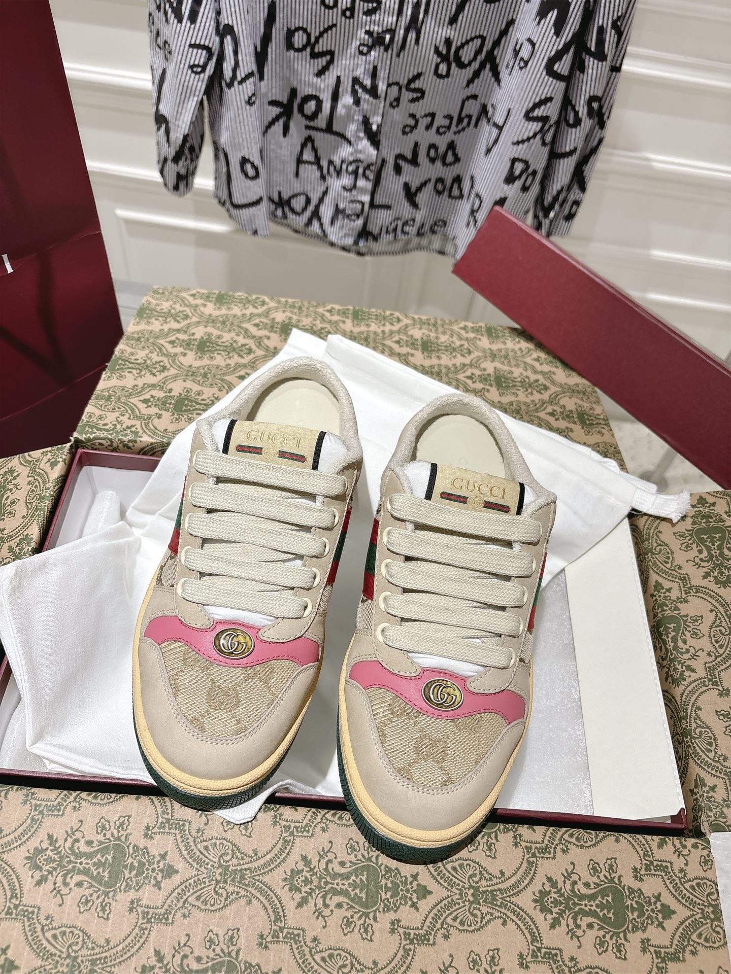 NO:748500,, the latest upgraded version of Gucc* GG screener series sports dirty shoes. The original lasting process uses the original TPU outsole. The entire shoe uses the original oil edge process. Women's size 35-41, the latest red packaging comes with a pair of shoelaces, casual shoes/sports shoes, gucci, sneakers19860909,最新升级版 Gucc* GG screener系列运动小脏鞋.原版套楦工艺采用原版TPu大底.整鞋都采用原版油边工艺. 女码35-41,最新红色包装附赠一副鞋带,休闲鞋/运动鞋,gucci,sneakers,Women's Shoes