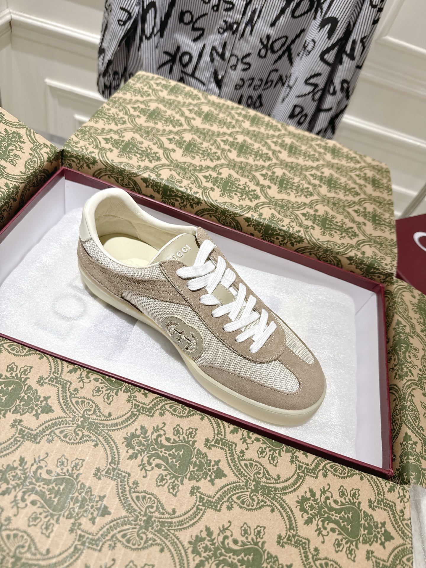 NO:482274,A new and upgraded version of Gucci 2025 new white shoes, casual shoes, German training shoes, popular products are recommended, original TPU sole, original fabric, original sheepskin inner sheepskin footbed original cover technology is one to one broken bone replica!  Pursuing the ultimate comfort!  [Love] Imported fabric beef velvet + mesh cloth [Love] Packaging counter uniform red shoe box aviation aircraft box [Love] Size 39-45, casual shoes/sports shoes, gucci, sneakers, sheepskin19860909出全新升级版Gucci 2025新款小白鞋 休闲鞋 德训鞋 爆款推荐,原版TPU鞋底、原版面料、原版羊皮内里羊皮垫脚原版套楦工艺一比一折骨复刻！舒适追求极致！ [爱心]面料进口牛反绒+网布 [爱心]包装专柜一致红色鞋盒航空飞机盒 [爱心]码数39-45,休闲鞋/运动鞋,gucci,sneakers,sheepskin,Women's Shoes