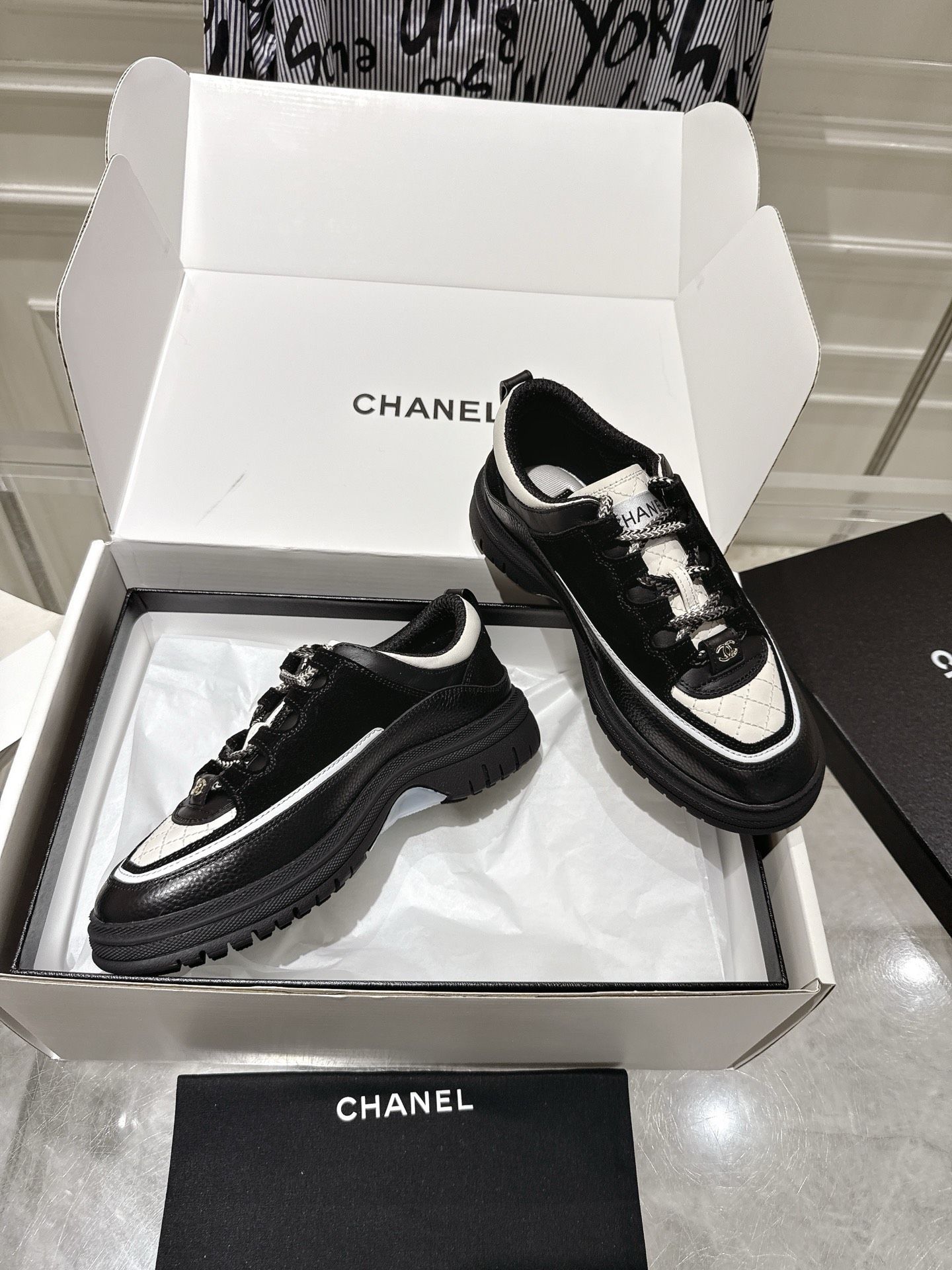 NO:680107,The top version comes with a full set of Chanel25b rhombus panda sneakers in a flight box!  Purchased original 1:1 developed calfskin material, original molded outsole size 35 36 37 38 39 40, casual shoes/sports shoes, chanel, sneakers, cowhide19860909顶级版本配全套飞机盒Chanel25b菱格熊猫运动鞋！ 购入原版1:1开发 小牛皮材质,原版开模大底 size 35 36 37 38 39 40,休闲鞋/运动鞋,chanel,sneakers,cowhide,Women's Shoes
