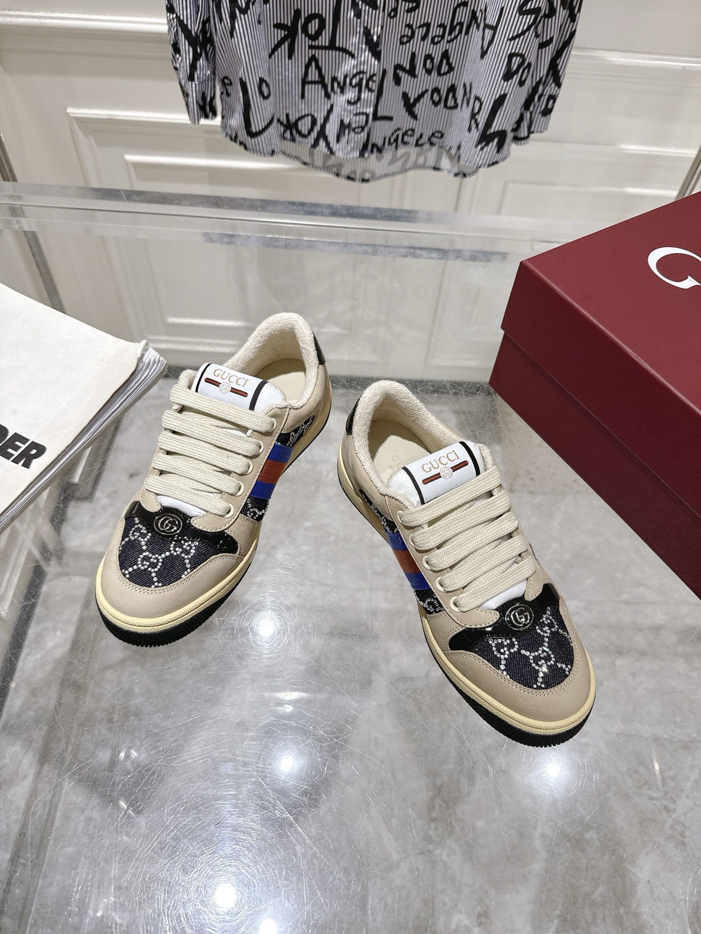 NO:464279,Diamond Gucc latest color scheme in 2025, upgraded version Gucc* GG screener series sports dirty shoes. The original lasting process uses the original TPu outsole. The whole shoe adopts the original oil edge process. Women's 35-41 new red box new packaging comes with a pair of shoelaces., casual shoes/sports shoes, gucci, sneakers19860909钻款 Gucc2025年最新配色 升级版 Gucc* GG screener系列运动小脏鞋.原版套楦工艺采用原版TPu大底.整鞋都采用原版油边工艺. 女35-41 新版红盒新包装附赠一副鞋带.,休闲鞋/运动鞋,gucci,sneakers,Women's Shoes