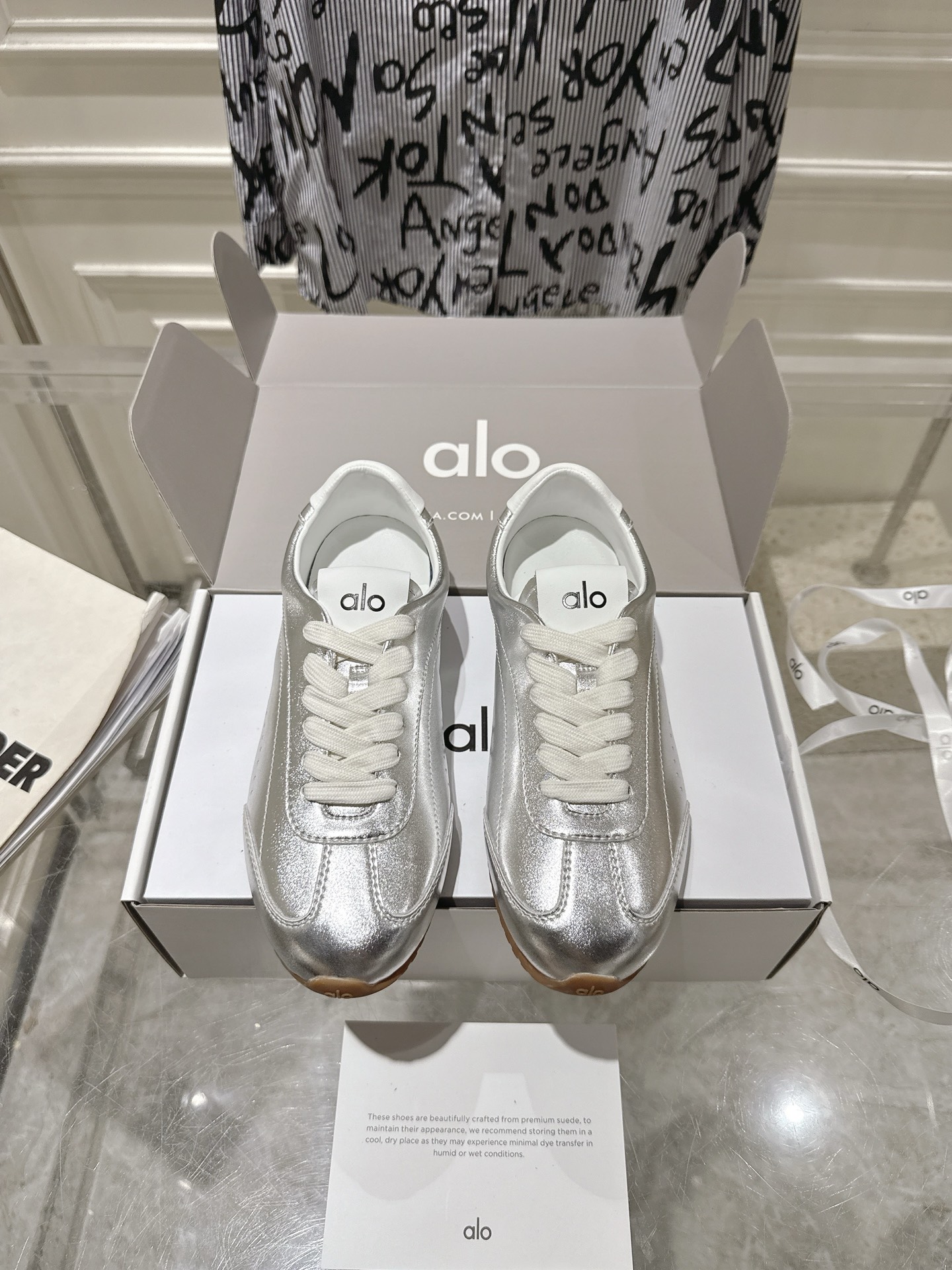 NO:478809,- Top quality (with aircraft box) 2025 new forces ALO retro moral training shoes alo popular thin-soled casual sports shoes suede running shoes ALO in 2025 can be said to be popular!  The simple black and white tones are more in line with the Clean Fit taste that everyone loves in recent years, and their outfits are more refined and 'expensive'!  !  Upper cowhide/cow back velvet inner foot pad sheepskin sole open mold TPU outsole size 35-39 (40 custom made without return or exchange), casual shoes/sports shoes, sneakers, cowhide, sheepskin19860909-顶级品质（配飞机盒） 2025新势力 ALO 复古德训鞋alo爆火薄底休闲运动鞋绒面跑步鞋 2025年ALO可以说不可被忽视的火起来啦！黑白色的简约色调更是符合这几年大家大爱的Clean Fit品味,穿搭更显精致和“贵”！！ 鞋面牛皮/牛反绒 内里垫脚羊皮 鞋底开模TPU大底 码数35-39(40定做不退换),休闲鞋/运动鞋,sneakers,cowhide,sheepskin,Women's Shoes