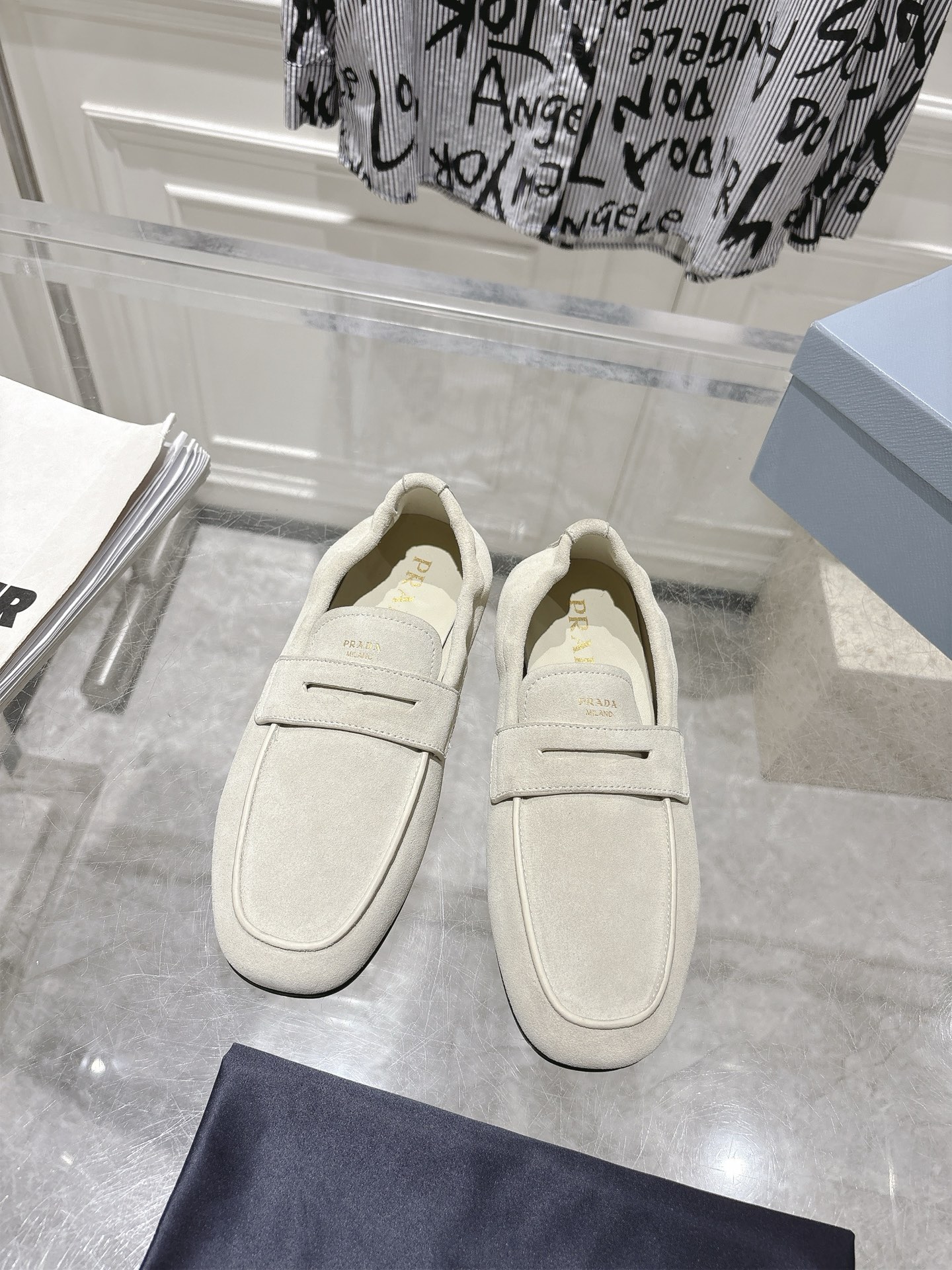 Prada Mocassins Femme Automne/Hiver 2025 en Cuir Souple avec Logo Discret
