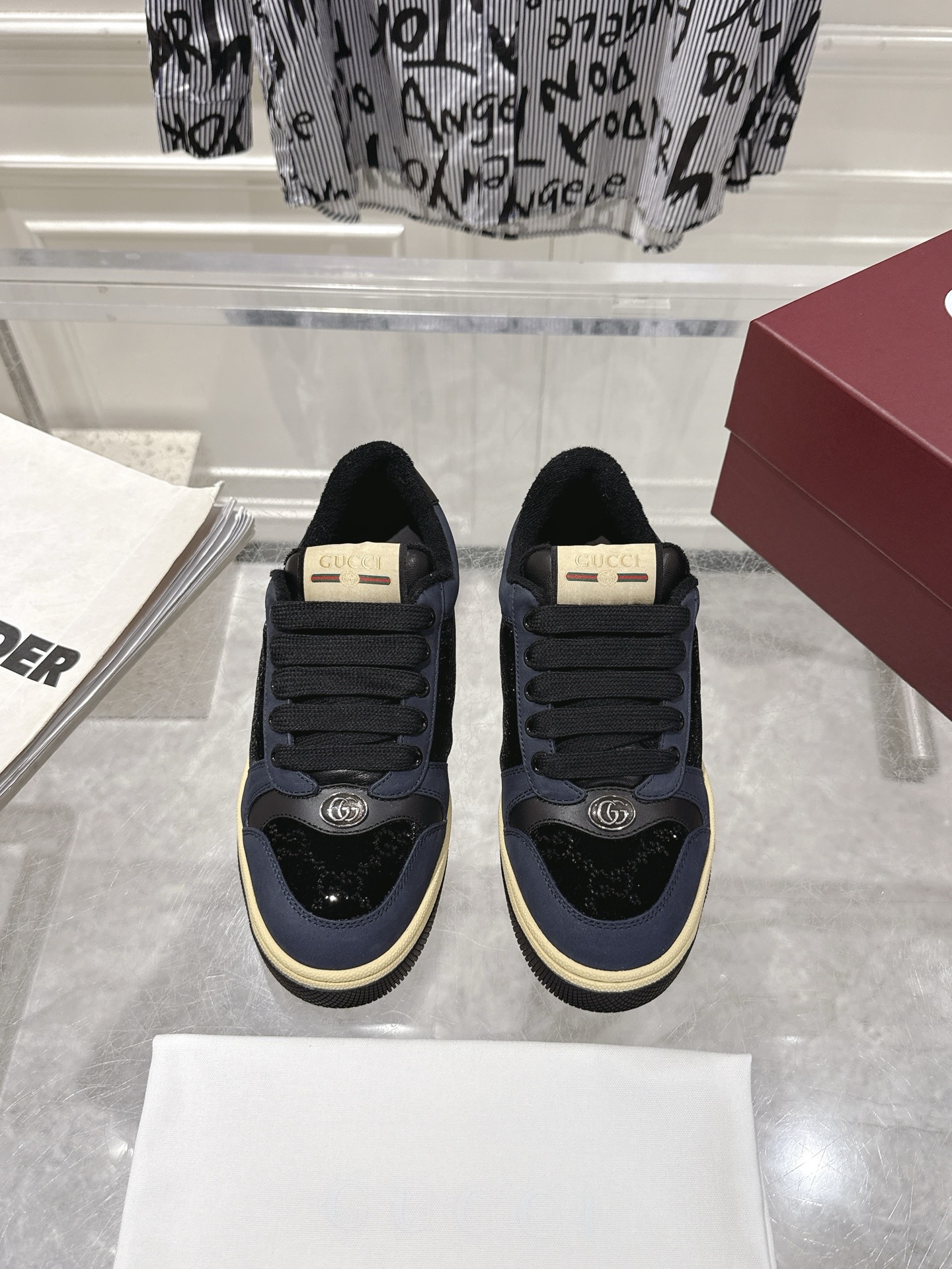 NO:654023,Diamond model, the latest upgraded version of Gucc* GG screener series sports dirty shoes. The original lasting process uses the original TPU outsole. The entire shoe uses the original oil edge process. Women's size 35-41, the original green box new package comes with a pair of shoelaces, casual shoes/sports shoes, Gucci, sneakers19860909钻款 最新升级版 Gucc* GG screener系列运动小脏鞋.原版套楦工艺采用原版TPu大底.整鞋都采用原版油边工艺.女码35-41,原版绿盒新包装附赠一副鞋带,休闲鞋/运动鞋,gucci,sneakers,Women's Shoes