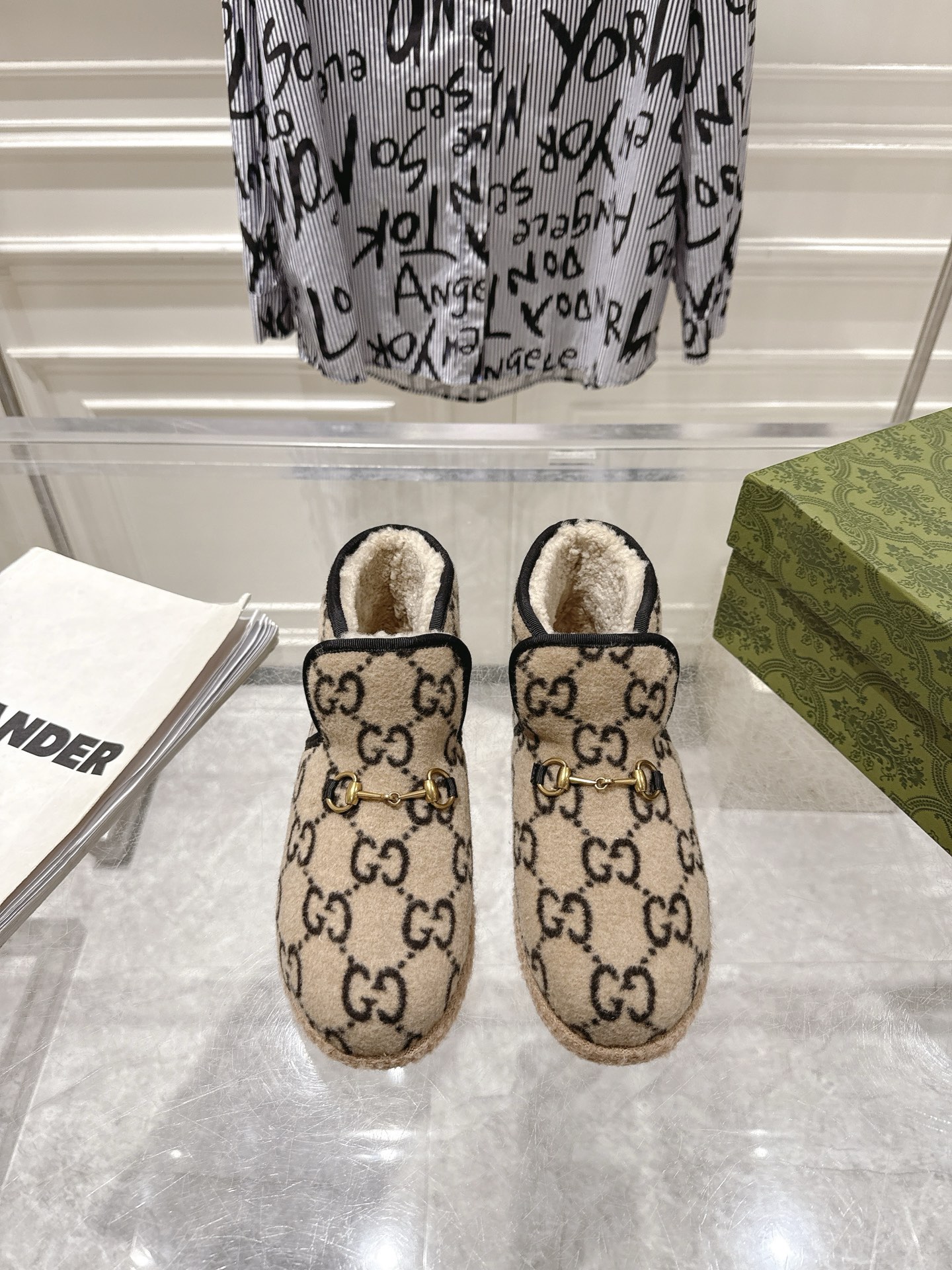 NO:694966,Gucci 25 new autumn and winter woolen surface horsebit women's comfortable flats GG woolen upper light gold horsebit hardware accessories original open mold rubber sole size 36 ~ 40 yards, 41 customization, snow boots, gucci, boots, flats19860909Gucci 25秋冬新款毛呢面马衔扣女性舒适平底鞋 GG毛呢鞋面浅金色马衔扣五金配件 原版开模橡胶底 码数36～40码,41定做,雪地靴,gucci,boots,flats,Women's Shoes