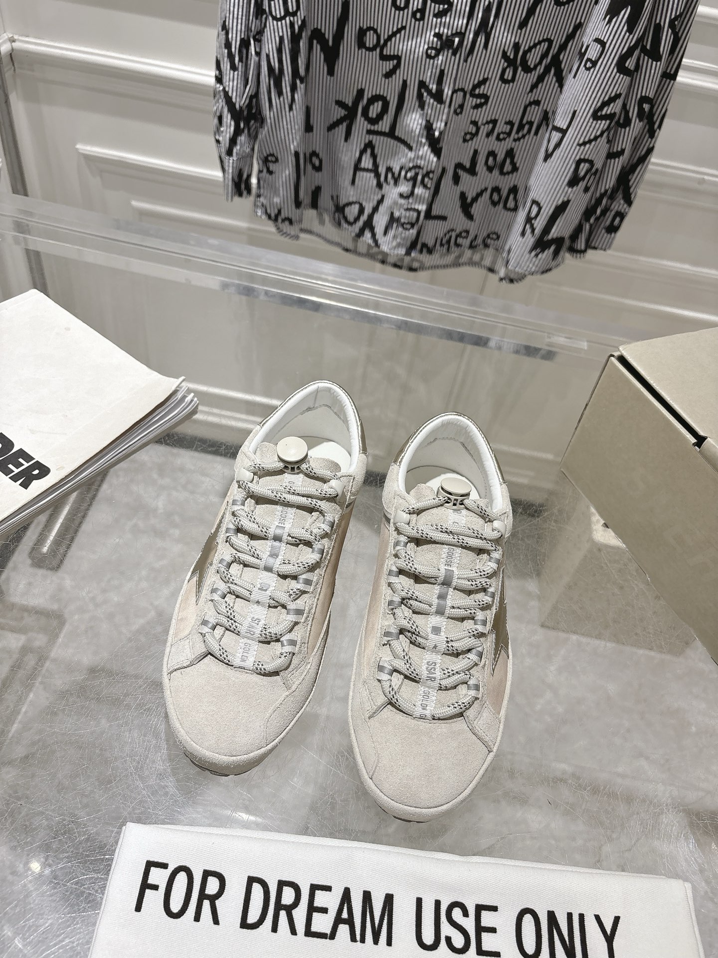 NO:694947,GGDB's new thick-soled casual shoes Golden Goose Deluxe Brand SNERKERS series of small dirty shoes!  Celebrity private shoes demonstrate simple, fashionable and versatile style. Fabric: original color-brushed cowhide. Lining: original customized terry cloth/cowhide. Foot pads: original customized cowhide. Outsole: original molded rubber sole. Size: 35-39 (40.41 custom-made, non-refundable), casual shoes/sports shoes, sneakers, cowhide.19860909GGDB新款厚底休闲鞋Golden Goose Deluxe Brand SNERKERS系列小脏鞋！明星私服上脚示范简约时尚百搭风格 面料:原版擦色牛京 内里:原版定制毛巾布/牛皮 垫脚:原版定制牛皮 大底:原版开模橡胶底 码数:35-39（40.41定做不退换）,休闲鞋/运动鞋,sneakers,cowhide,Women's Shoes