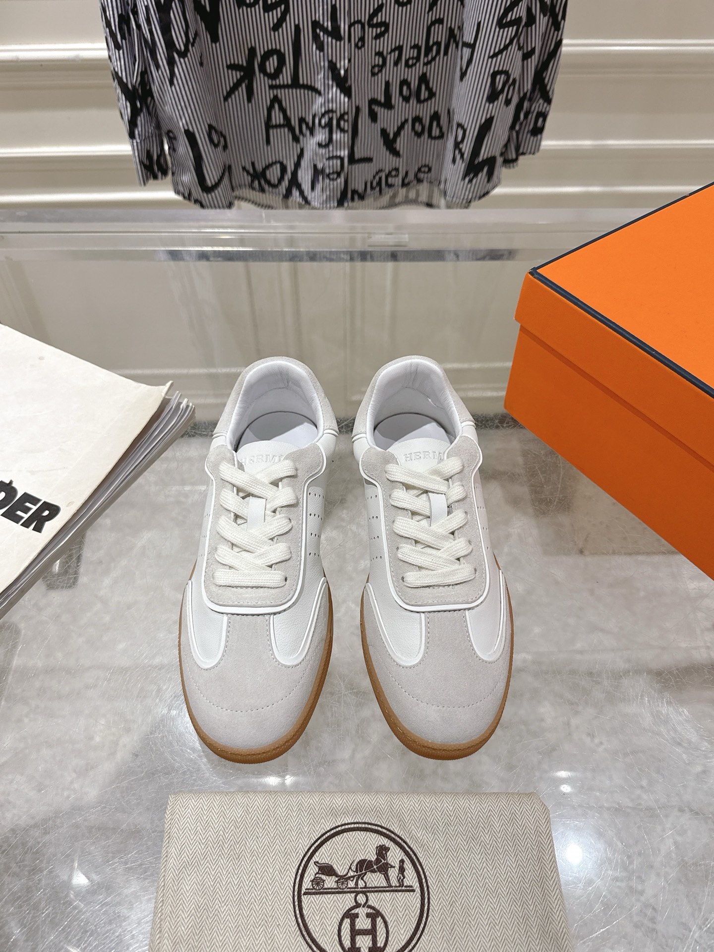 NO:694940,Couple style Hermes 2026 spring and summer new series of casual sports shoes, new at the counter at the same time. Create a fashion pioneer. Material imported cowhide, lining and foot pads, mixed sheepskin, outsole, original rubber outsole, size 35-45, casual shoes/sports shoes, hermes, sneakers, cowhide, sheepskin19860909情侣款 Hermes 2026春夏新系列休闲运动鞋,同步专柜上新.打造时尚先锋 面料进口牛皮 内里垫脚混种羊皮 大底原版橡胶大底 码数35-45,休闲鞋/运动鞋,hermes,sneakers,cowhide,sheepskin,Women's Shoes