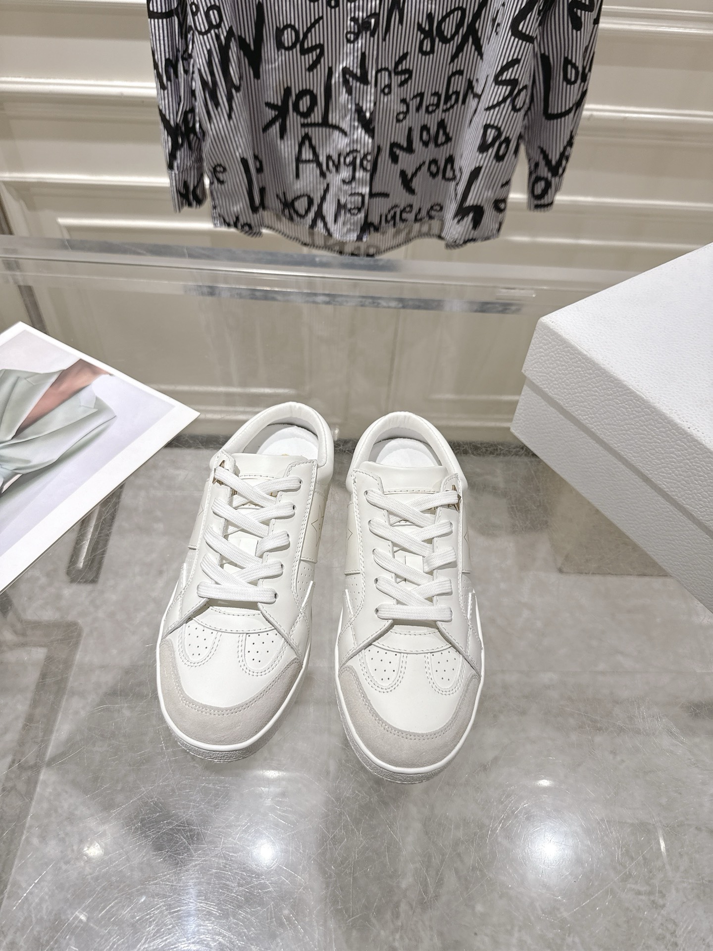 NO:789260,Dior2026Star series star white shoes thick-soled half-slip casual shoes. This Dior Star sneaker continues the long-lasting silhouette and is a new classic item. Fabric: imported cowhide material, imported breathable mesh lining, original open-molded non-slip outsole Size: women's 35-40, casual shoes/sports shoes, dior, sneakers, cowhide19860909Dior2026Star 系列 星星小白鞋厚底半拖休闲鞋 这款 Dior Star 运动鞋延续经久不衰的轮廓是新款经典单品. 面料:进口牛皮材质 内里进口透气网里 鞋底原版开模防滑大底 Size : 女款35-40,休闲鞋/运动鞋,dior,sneakers,cowhide,Women's Shoes