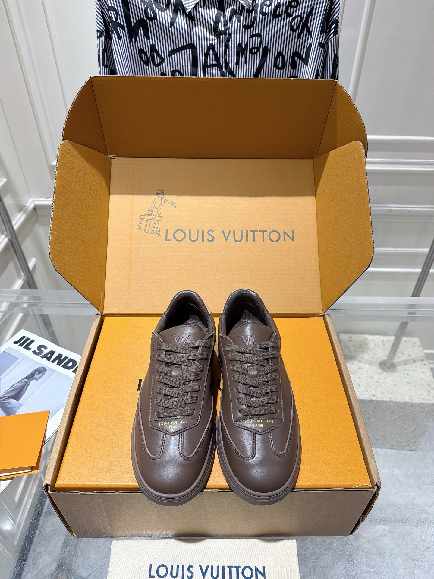NO:816494,Couple model LOUIS VUITTON~Louis Vuitton's latest catwalk couple model series thick-soled sports and casual shoes. Original purchase, development and production. 26ss spring and summer catwalk new Tilted casual sports shoes. Made of original molded texture sole, tongue LV leather logo, delivery counter exquisite packaging, original imported first-layer cowhide fabric, imported sheepskin lining, original molded TPU anti-slip material for the sole.  Size35-46 (customized for women 40.41 men 45.46), casual shoes/sports shoes, louis vuitton, louis vuitton, louis vuitton, sneakers, cowhide, sheepskin19860909情侣款  LOUIS VUITTON～路易威登最新款走秀情侣款系列厚底运动休闲鞋 原版购入开发、做货 26ss春夏走秀新款Tilted休闲运动鞋.采用原版开模纹理鞋底 鞋舌LV 皮面logo 配送专柜精美包装 面料原版进口头层牛皮 内里进口羊皮 鞋底原版开模TPU防滑材质 Size35-46（女40.41男45.46订做）,休闲鞋/运动鞋,louis vuitton,louis vuitton,louis vuitton,sneakers,cowhide,sheepskin,Women's Shoes