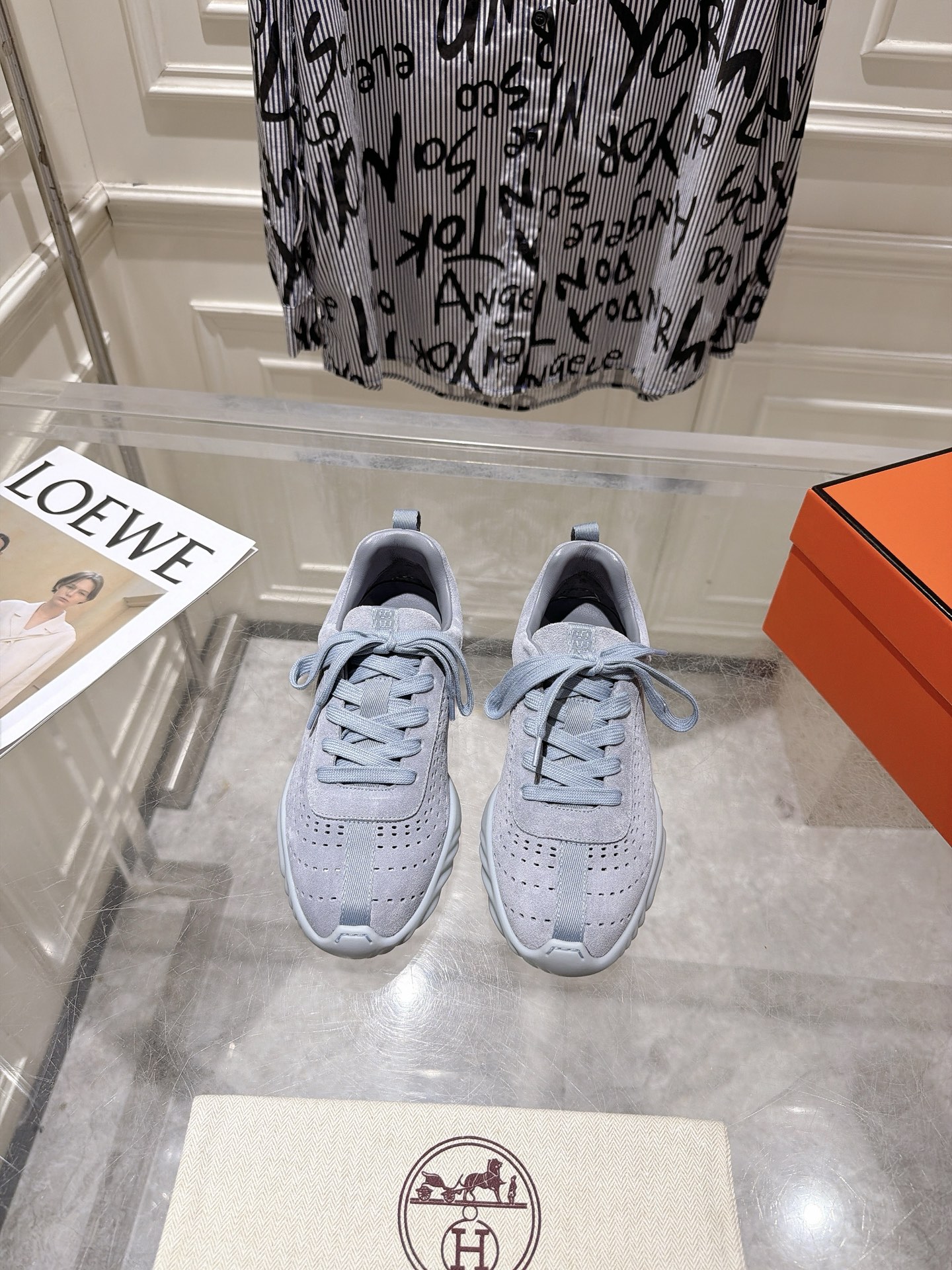 NO:870105,Hermes 2026 Neon new casual sports shoes, moral training shoes, classic version upgrade, exquisite color matching, adding a casual atmosphere, exquisite lines, which can better reflect the family-style design language, interspersed with exquisite lines, perfectly fit the foot shape, naturally outline the fashionable outline, achieve a visual impact effect, and fully interpret a different sports style!  The fabric is imported cowhide, the lining is sheepskin, and the outsole is original rubber outsole, non-slip and wear-resistant!  Size 35-40, casual shoes/sports shoes, hermes, hermes, sneakers, cowhide, sheepskin19860909Hermes 爱马仕2026 Neon 新款休闲运动鞋德训鞋 经典版型升级 精致配色,增添休闲的气息,精致的线条,无形之中能够更好体现出家族式的设计语言,穿插精致的线条 完美契合脚型,自然的勾勒出时尚的轮廓,达到视觉上的冲击效果,充分演绎不一样的运动风格！ 面料进口牛皮 内里垫脚羊皮 大底原版橡胶大底,防滑耐磨！ 码数35-40,休闲鞋/运动鞋,hermes,hermes,sneakers,cowhide,sheepskin,Women's Shoes