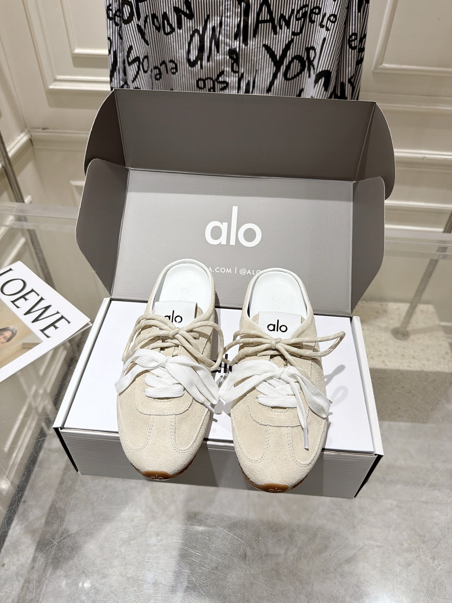 NO:891217,A new trendy niche brand with lace-up comfortable casual shoes, De Xun shoes, flat Forrest Gump shoes, super versatile!  And it’s super comfortable! It’s not heavy on your feet at all!  Very light!  It looks even better with socks!  And it’s the same model recommended by celebrities~ Imported high-mercerized cow suede fabric, imported sheep lining inside, original molded rubber outsole, size 35-40 [40 customized], casual shoes/sports shoes, sneakers19860909小众潮牌新款系带舒适休闲鞋德训鞋平底阿甘鞋 上脚超级百搭！而且超级舒适～上脚一点都不沉重！非常轻便！套上袜套搭配更好看！而且还是明星同款推荐～ 进口高丝光牛反绒面料 内里进口羊里皮 原版开模橡胶大底 尺码35-40 [40定制],休闲鞋/运动鞋,sneakers,Women's Shoes
