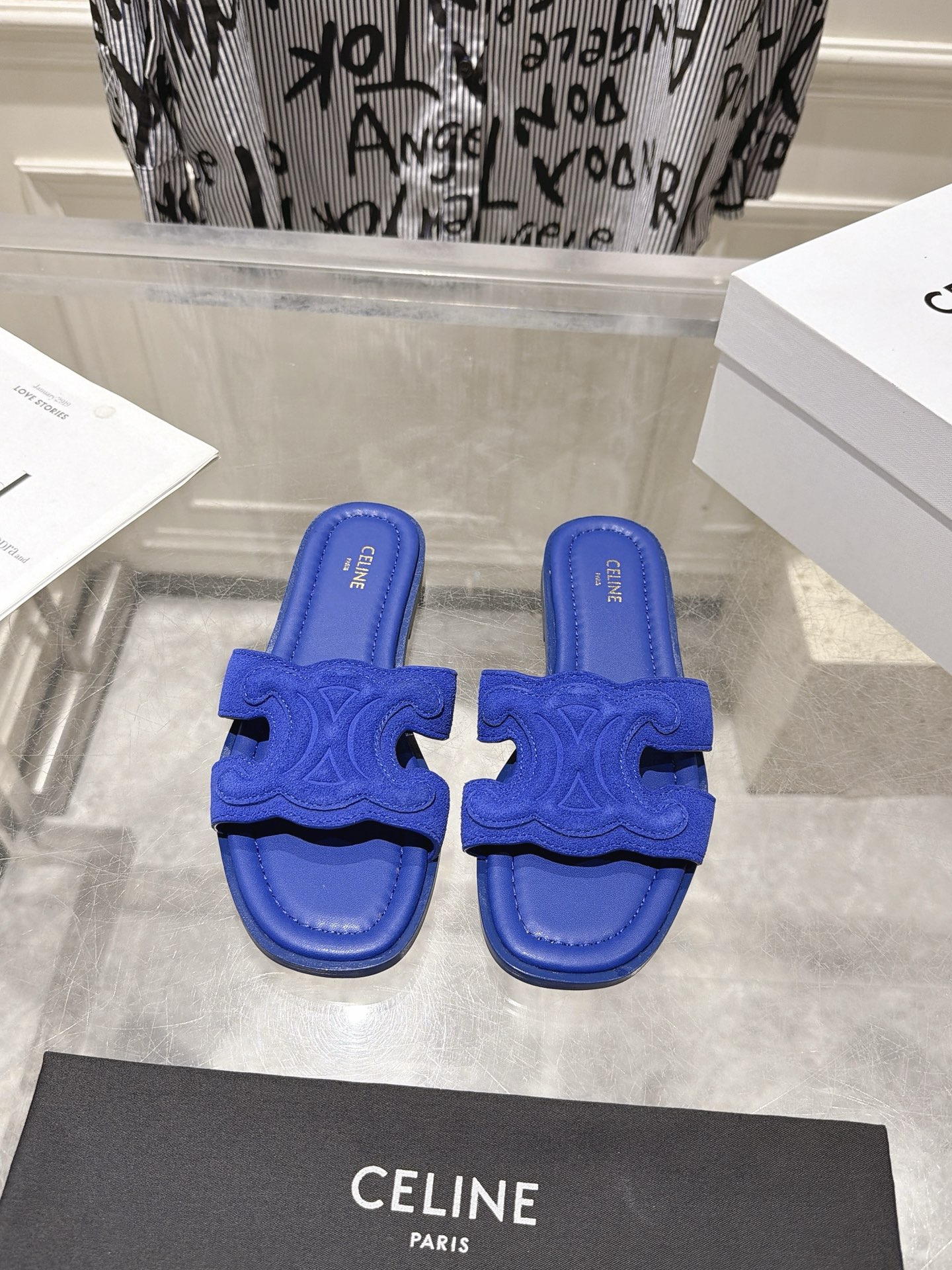 NO:930342,Celine Celine 25ss new summer product, Arc de Triomphe’s latest hot spring slippers, the entire pair of shoes are purchased and developed by ZP, all customized materials, exclusive molded outsole, all details are shipped according to version, and even the packaging is the same as the original product. Size: 35-39 (40 41 customized), slippers, celine, slippers19860909出Celine思琳 25ss夏季新品 凯旋门春最新爆款 拖鞋 整双鞋子采购Zp开发打造,全部定制材料,独家开模大底,细节全部对版出货,连包装也做到跟正品一样. 码数:35-39（40 41订做）,拖鞋,celine,slippers,Women's Shoes