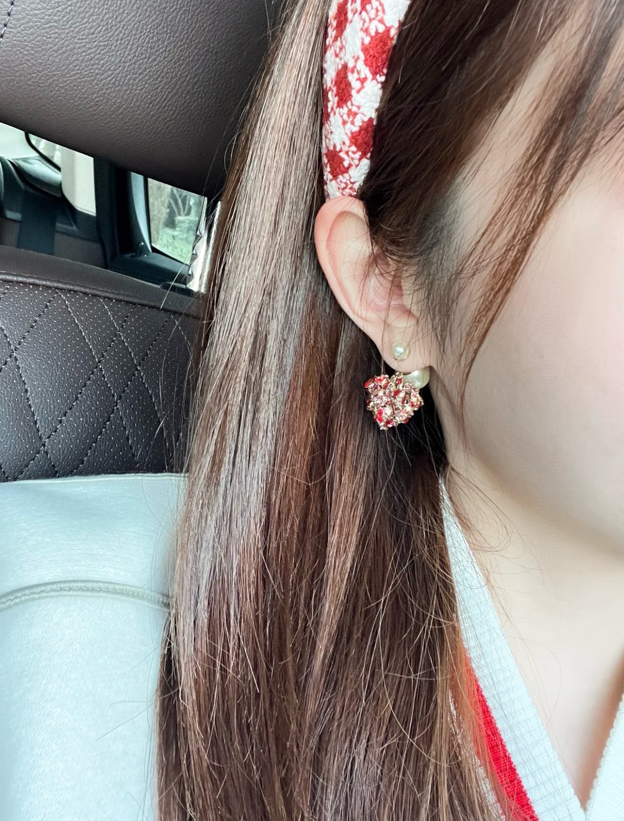  高品质 细节如图 【D!or限定爱心耳环】🤩🤩巨巨巨美💓超级重工，工艺非常复杂！正反两面镂空的蝴蝶花朵