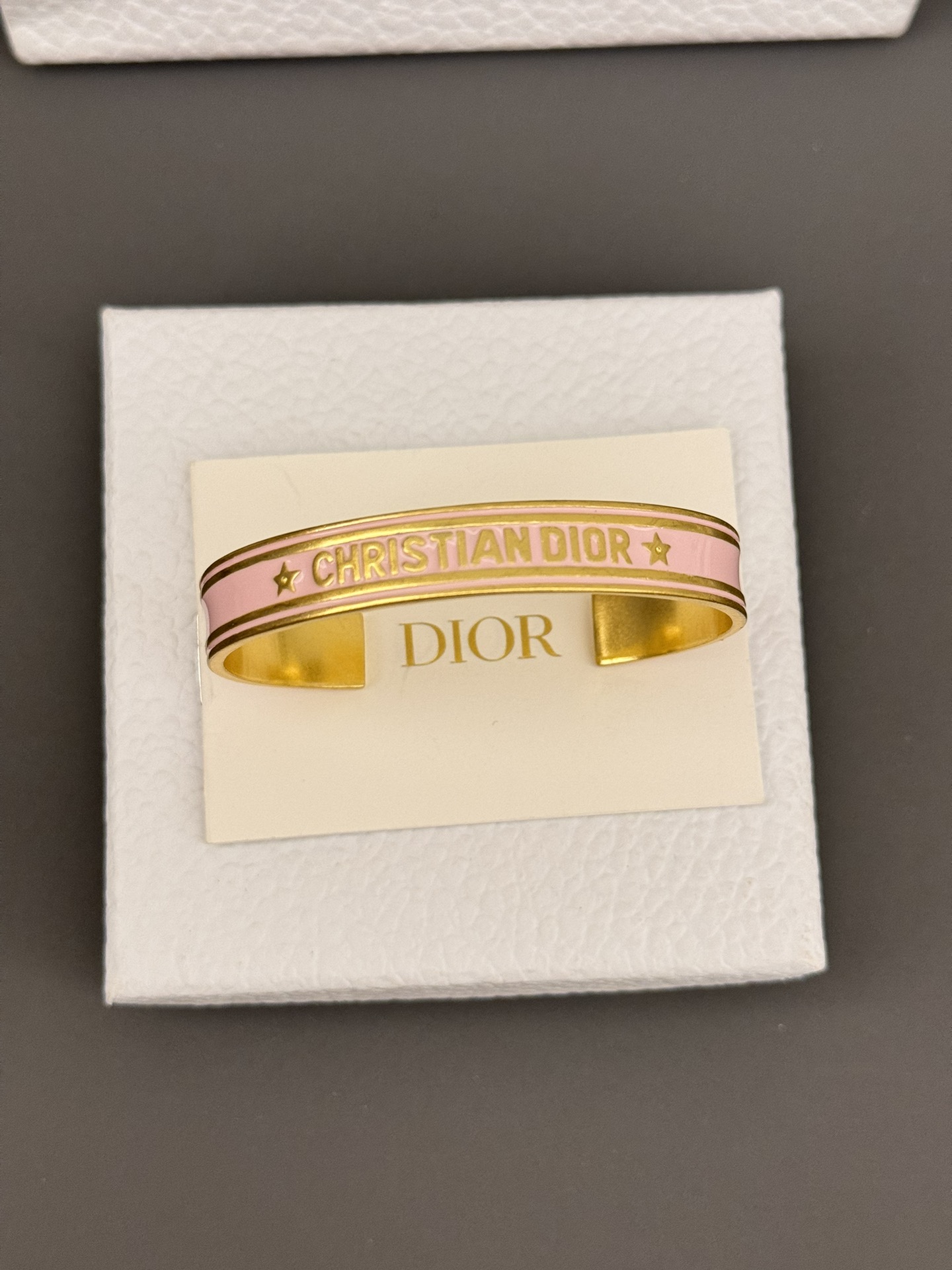 “High-Quality Pearl D-Drop-Down Bracelet with Fashion-Specific Design”