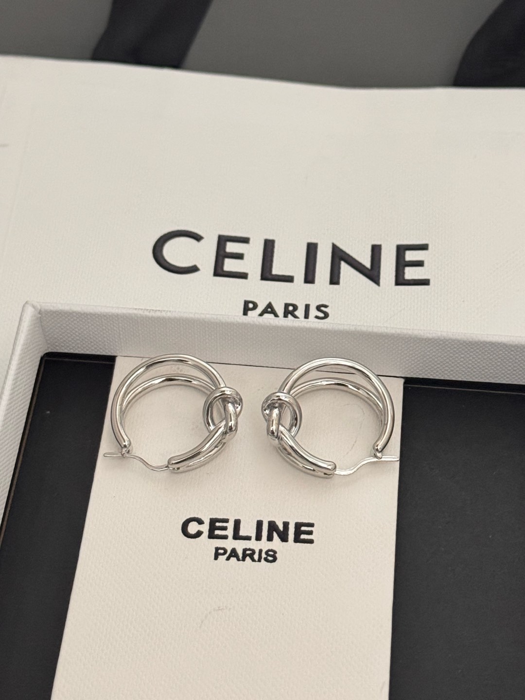 Серьги гвоздики