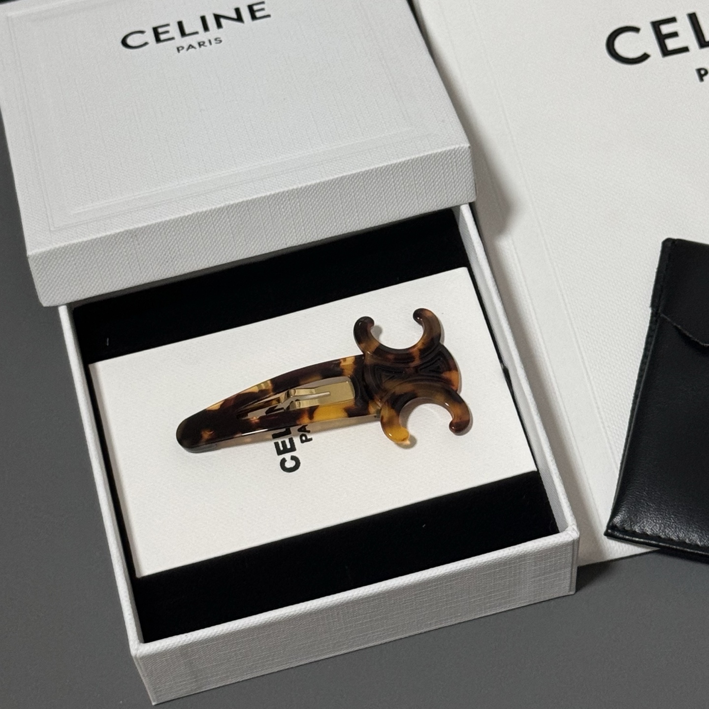  高品质 细节如图  一个价【Cel!ne 玳瑁发夹】🔥断货王🤩🤩最美最爆发夹！终于做出来了，只要是亚克