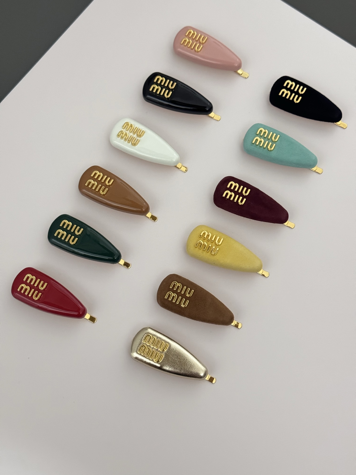 Stylish Hairpin: High-Quality Details for a Cute and Unique Look - 图片 5