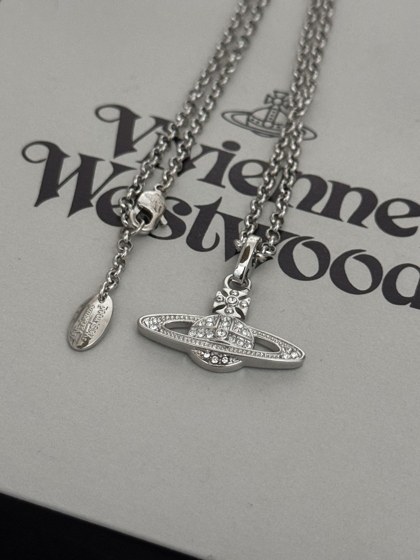 高品质 细节如图 星球项链【VivienneWestwood】宝宝，什么是快乐星球，来，这就是快乐星球！