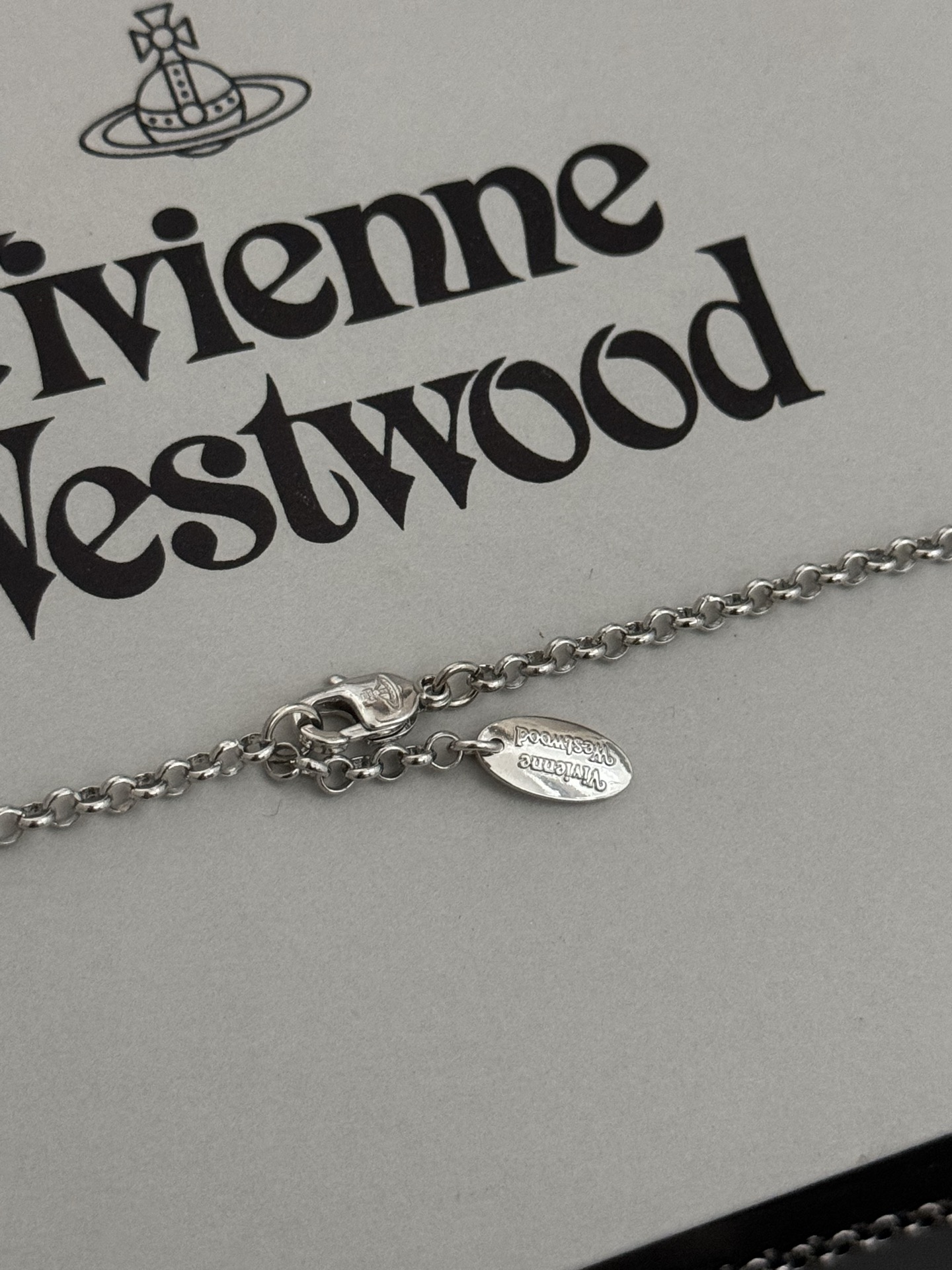 高品质 细节如图 星球项链【VivienneWestwood】宝宝，什么是快乐星球，来，这就是快乐星球！