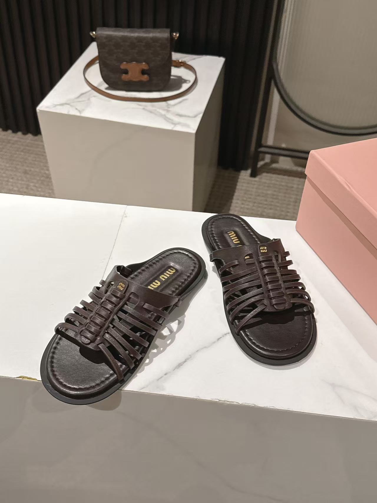 Miu Miu Miu Miu缪缪春夏最新款编织镂空后绊带罗马凉拖鞋