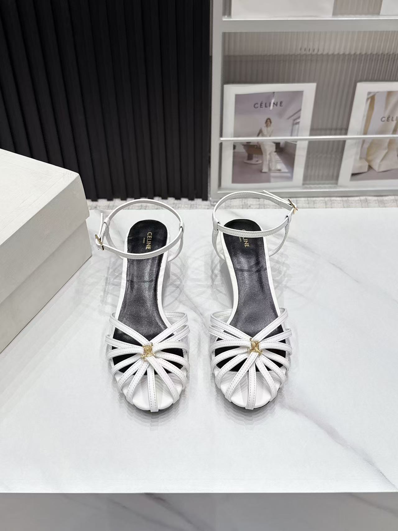 NO:957310,CELINE's latest Arc de Triomphe high-heeled sandals for spring and summer are super beautiful. There are many stars and Internet celebrities. This is Celine's classic Arc de Triomphe series. It focuses on minimalist French retro style. The shoe body has a multi-thin leather rope braided structure. The brand's classic Triomphe Arc de Triomphe metal logo. Full of brand value. Adjustable pin buckle strap at the ankle. Suitable for different foot circumferences. 5.0CM heel height. Carefully matched heels for high walking stability. Take into account sophistication and daily comfort. French minimalism.  Retro light luxury, weakening the sense of exaggeration, focusing on low-key logo details, Italian leather outsole Size 35-41 (40 41 customized, non-returnable), sandals, celine, sandals, Leather soles19860909CELINE思琳春夏最新款凯旋门高跟凉鞋超级美 超多明星网红种草 这是思琳经典凯旋门系列 主打极简法式复古风 鞋身多条细皮绳编织结构 品牌经典Triomphe凯旋门金属徽标 品牌价值感拉满 脚踝处可调节针扣绑带 适配不同脚围 5.0CM跟高 精心调配跟盘走路稳度高 兼顾精致感与日常舒适度法式极简 复古轻奢 弱化浮夸感 主打低调logo细节质感意大利真皮大底Size35-41(40 41定做不退换),凉鞋,celine,sandals,Leather soles,Women's Shoes