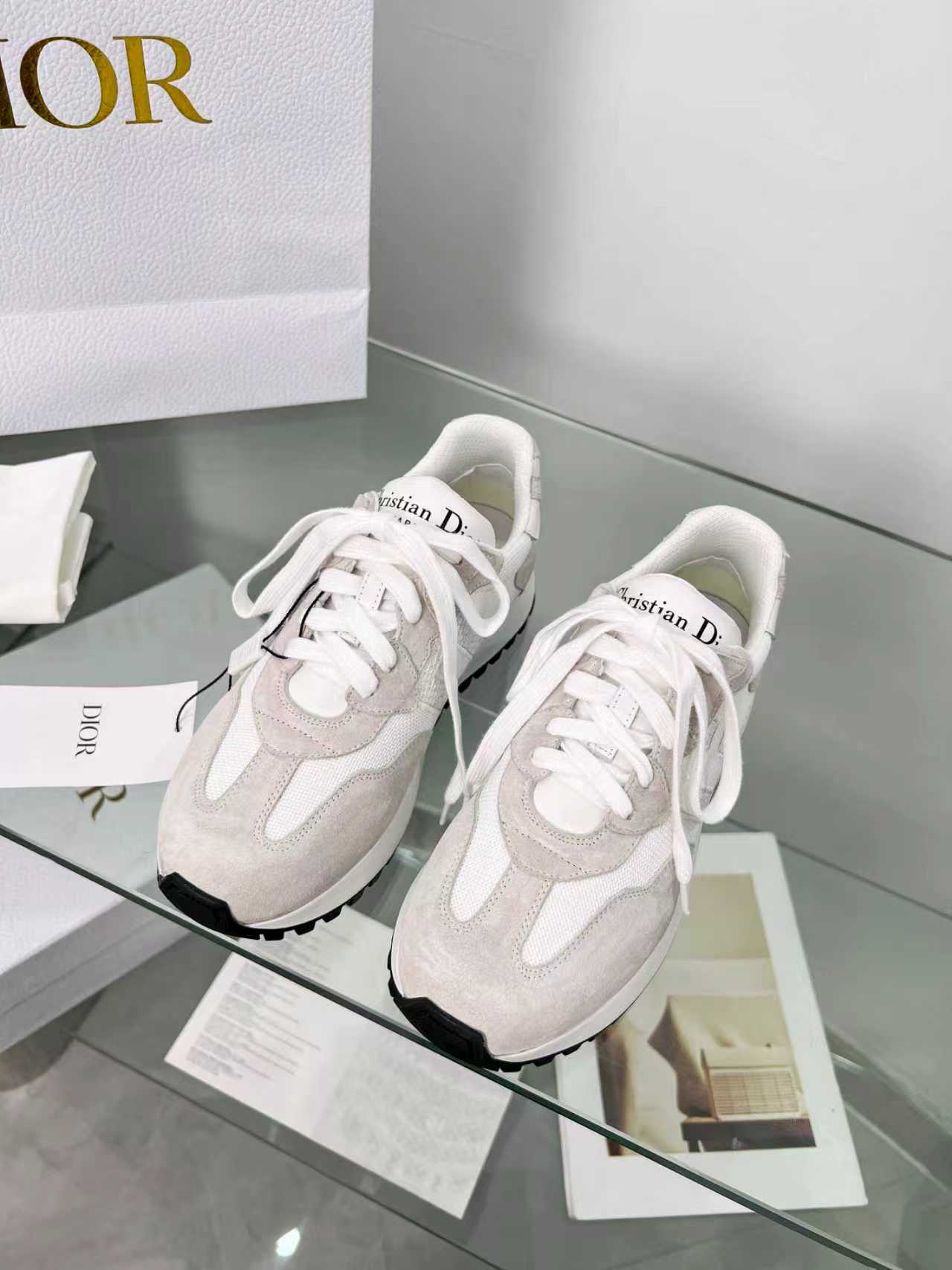 NO:562284,New C'est Dior sneakers, left C and right D form Dior's CD logo, low-key luxury, light and comfortable, thick sole, white mesh knitted fabric with imported cowhide and imported suede cowhide, TPU outsole, size 35-41,, casual shoes/sneakers, dior, dior, sneakers, cowhide19860909新款C'est Dior运动鞋,左C右D凑成迪奥的CD标识,低调奢华,轻便舒适,厚底增高 白色网眼针织物搭配进口牛皮和进口绒面牛皮革,TPU大底,码数35-41,,休闲鞋/运动鞋,dior,dior,sneakers,cowhide,Women's Shoes