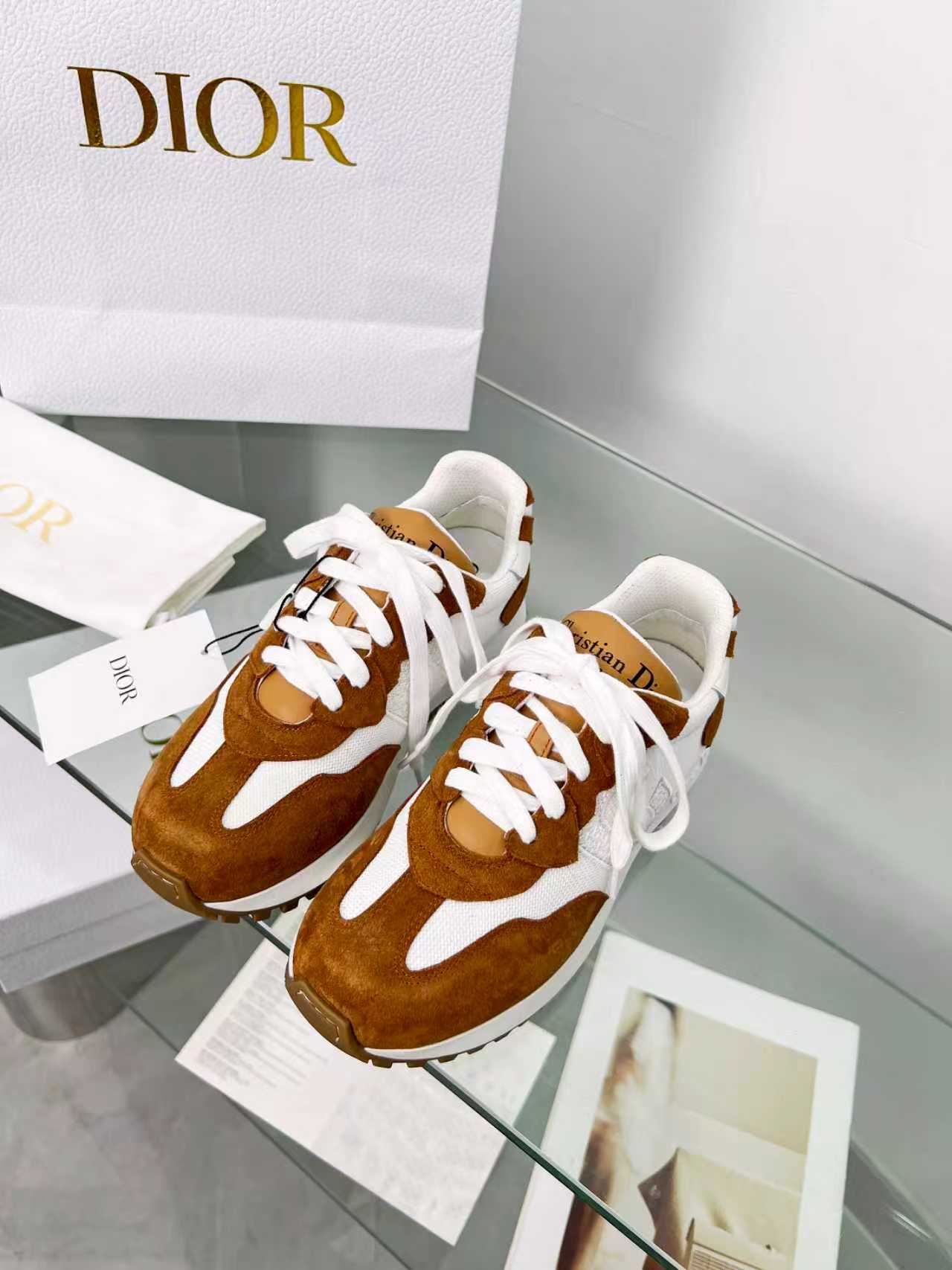 NO:562275,New C'est Dior sneakers, left C and right D form Dior's CD logo, low-key luxury, light and comfortable, thick sole, white mesh knitted fabric with imported cowhide and imported suede cowhide, TPU outsole, size 35-41,, casual shoes/sneakers, dior, dior, sneakers, cowhide19860909新款C'est Dior运动鞋,左C右D凑成迪奥的CD标识,低调奢华,轻便舒适,厚底增高 白色网眼针织物搭配进口牛皮和进口绒面牛皮革,TPU大底,码数35-41,,休闲鞋/运动鞋,dior,dior,sneakers,cowhide,Women's Shoes