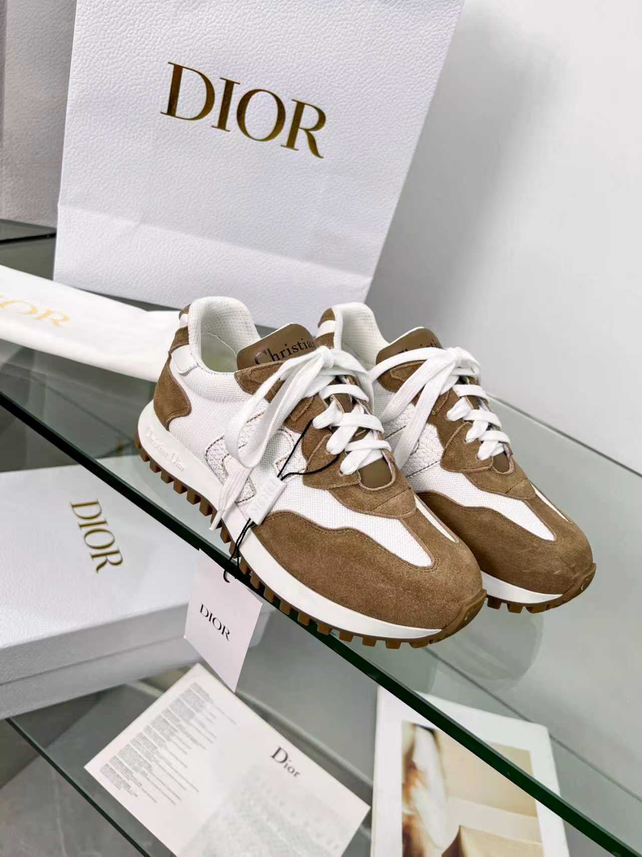 NO:562280,New C'est Dior sneakers, left C and right D form Dior's CD logo, low-key luxury, light and comfortable, thick sole, white mesh knitted fabric with imported cowhide and imported suede cowhide, TPU outsole, size 35-41, four colors available, casual shoes/sports shoes, dior, dior, sneakers, cowhide19860909新款C'est Dior运动鞋,左C右D凑成迪奥的CD标识,低调奢华,轻便舒适,厚底增高 白色网眼针织物搭配进口牛皮和进口绒面牛皮革,TPU大底,码数35-41,四色可选,休闲鞋/运动鞋,dior,dior,sneakers,cowhide,Women's Shoes