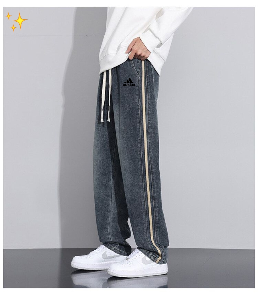 💰79
耐克/NIKE秋冬季休闲侧边条纹敞口牛仔裤。
定制新型混纺水洗牛仔面料 ，柔软亲肤 ，不起球，  有弹性。个性百搭 ，立体裁剪版型合身，不挑身材舒适着装。
压花Logo，简单大气，侧边三条杠设计，上身穿搭帅气好看，高街风十足 ！
常规版型，立体裁剪拼接  超级显腿长  适合各种身材，春夏穿搭首选必备神裤，男女情侣款都能轻松驾驭！
颜色：深蓝    复古蓝
尺码：M-4XL






