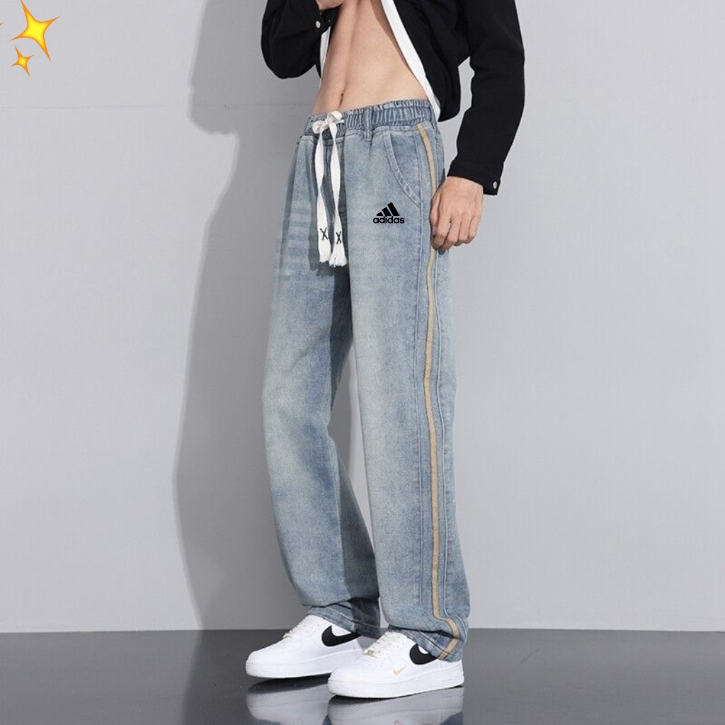 💰79
耐克/NIKE秋冬季休闲侧边条纹敞口牛仔裤。
定制新型混纺水洗牛仔面料 ，柔软亲肤 ，不起球，  有弹性。个性百搭 ，立体裁剪版型合身，不挑身材舒适着装。
压花Logo，简单大气，侧边三条杠设计，上身穿搭帅气好看，高街风十足 ！
常规版型，立体裁剪拼接  超级显腿长  适合各种身材，春夏穿搭首选必备神裤，男女情侣款都能轻松驾驭！
颜色：深蓝    复古蓝
尺码：M-4XL






